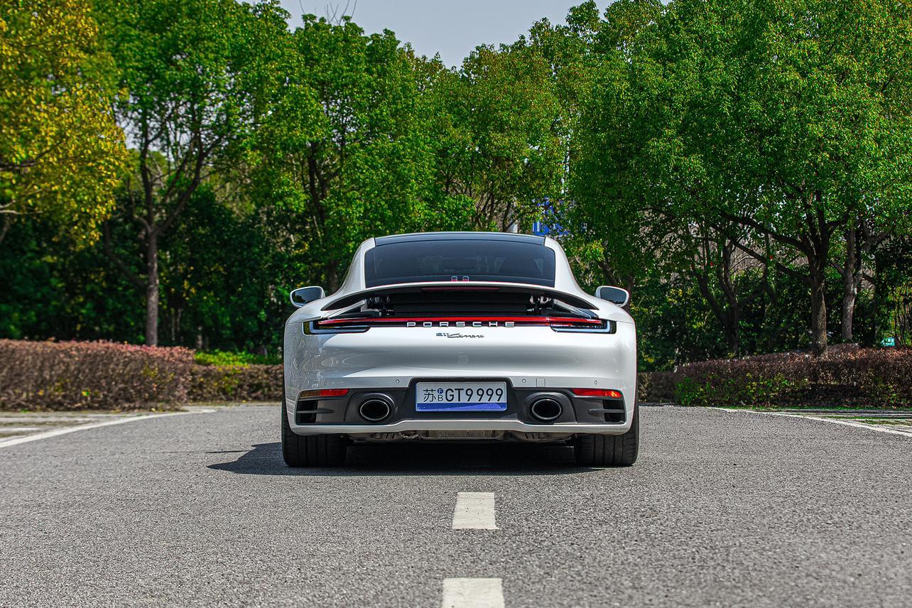 Porsche 911 2020 thumb 4