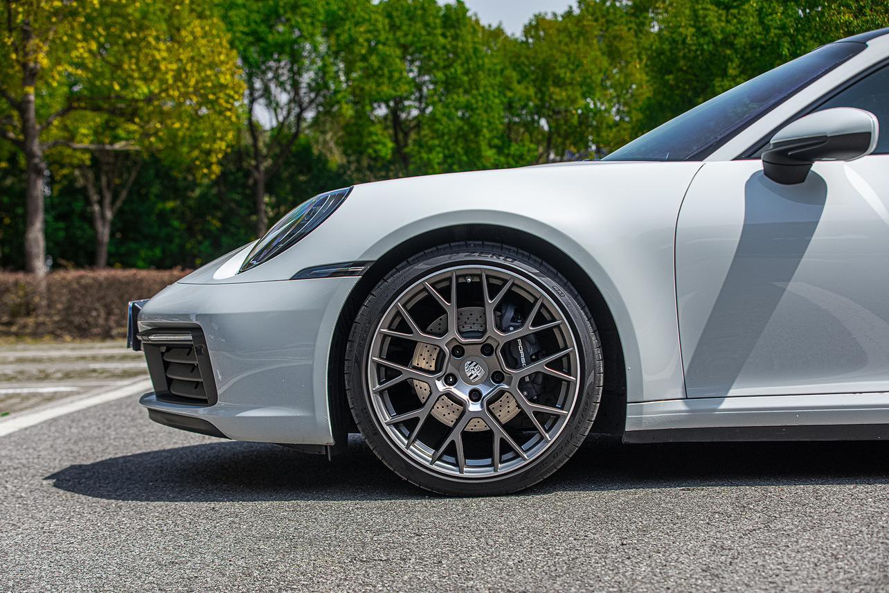 Porsche 911 2020 thumb 7