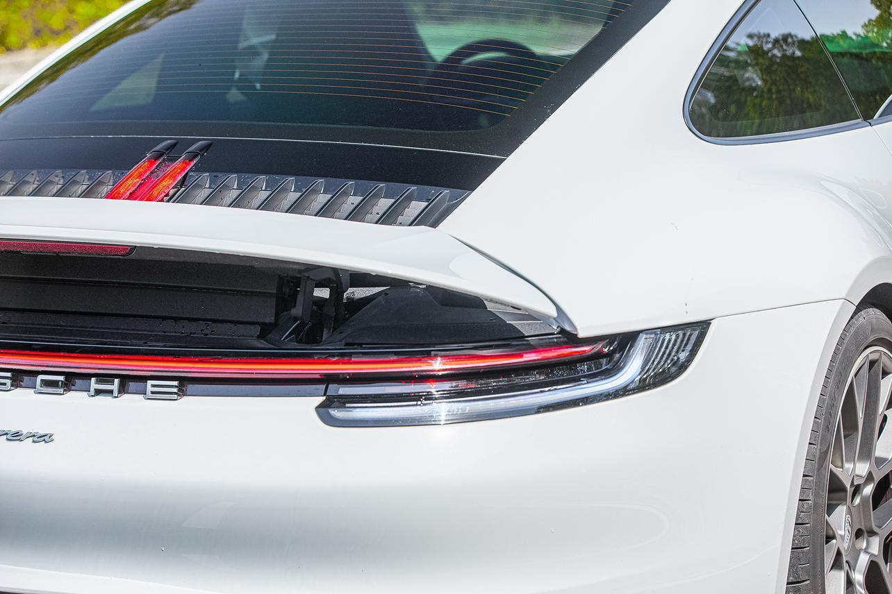 Porsche 911 2020 thumb 9