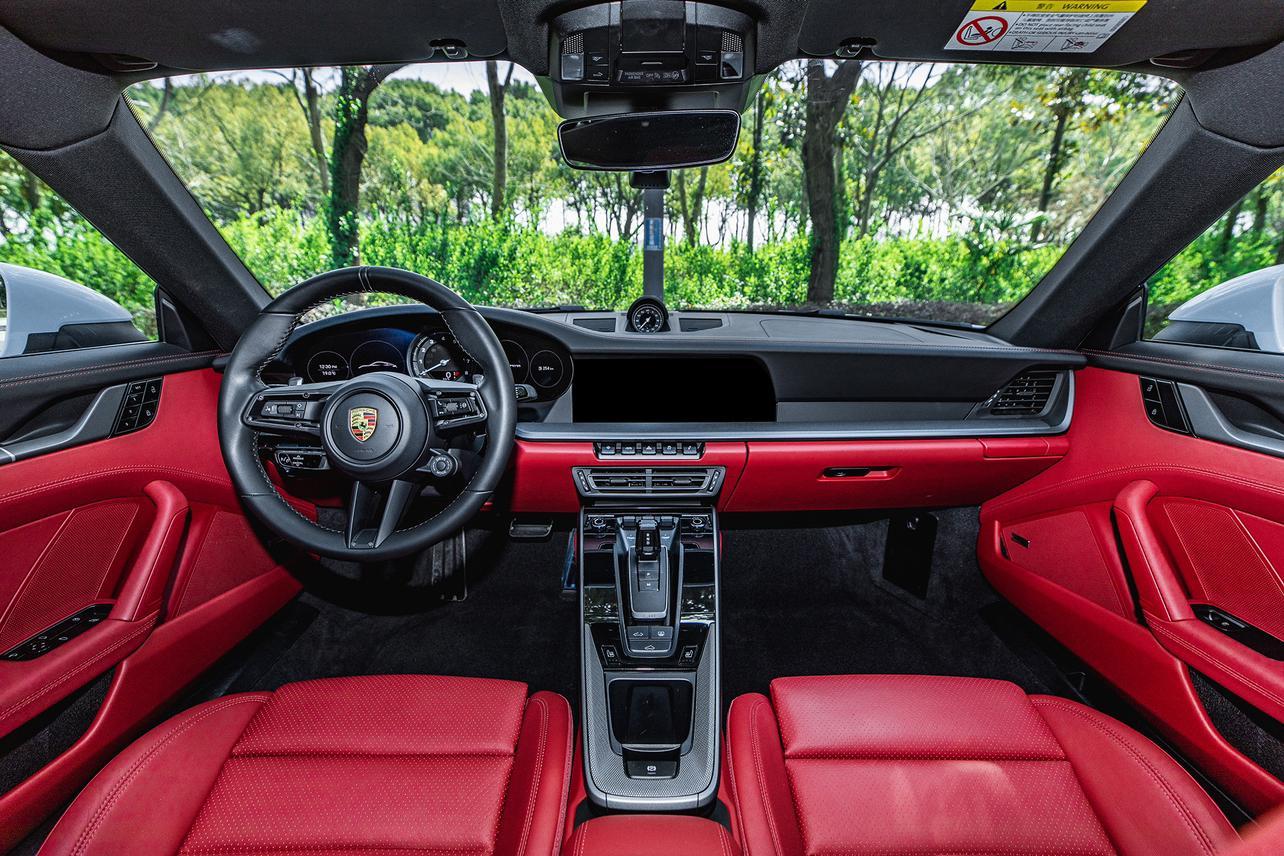 Porsche 911 2020 thumb 12