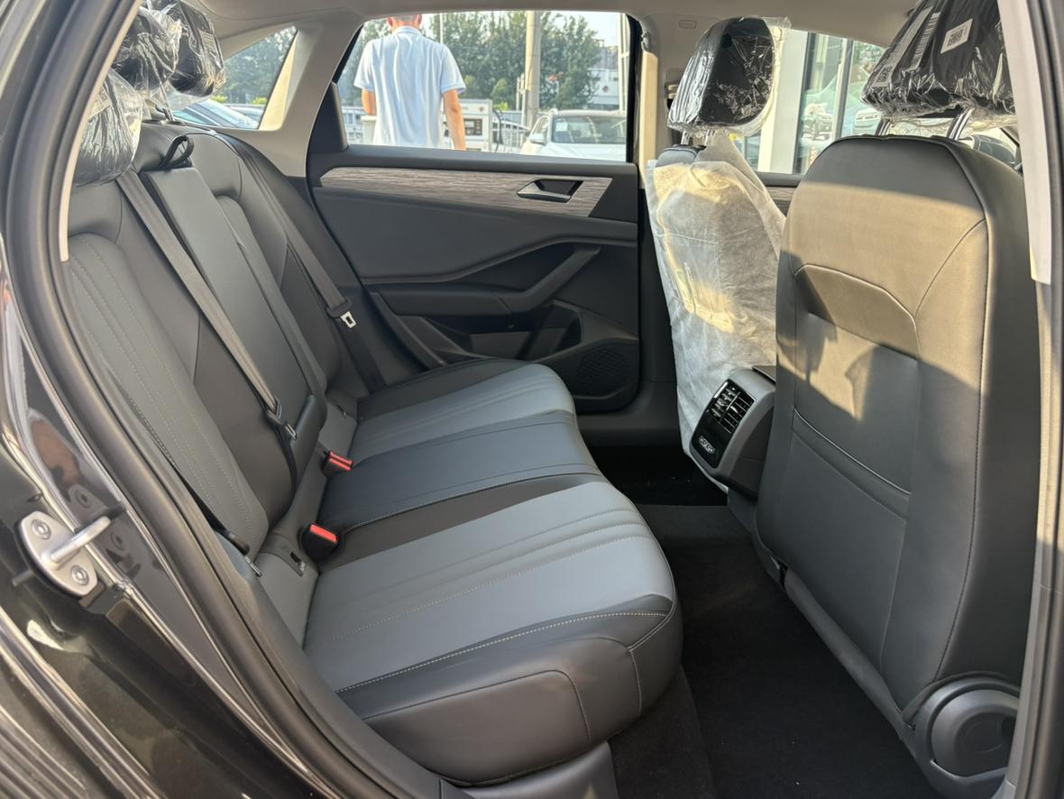 Volkswagen Sagitar 2026 thumb 10