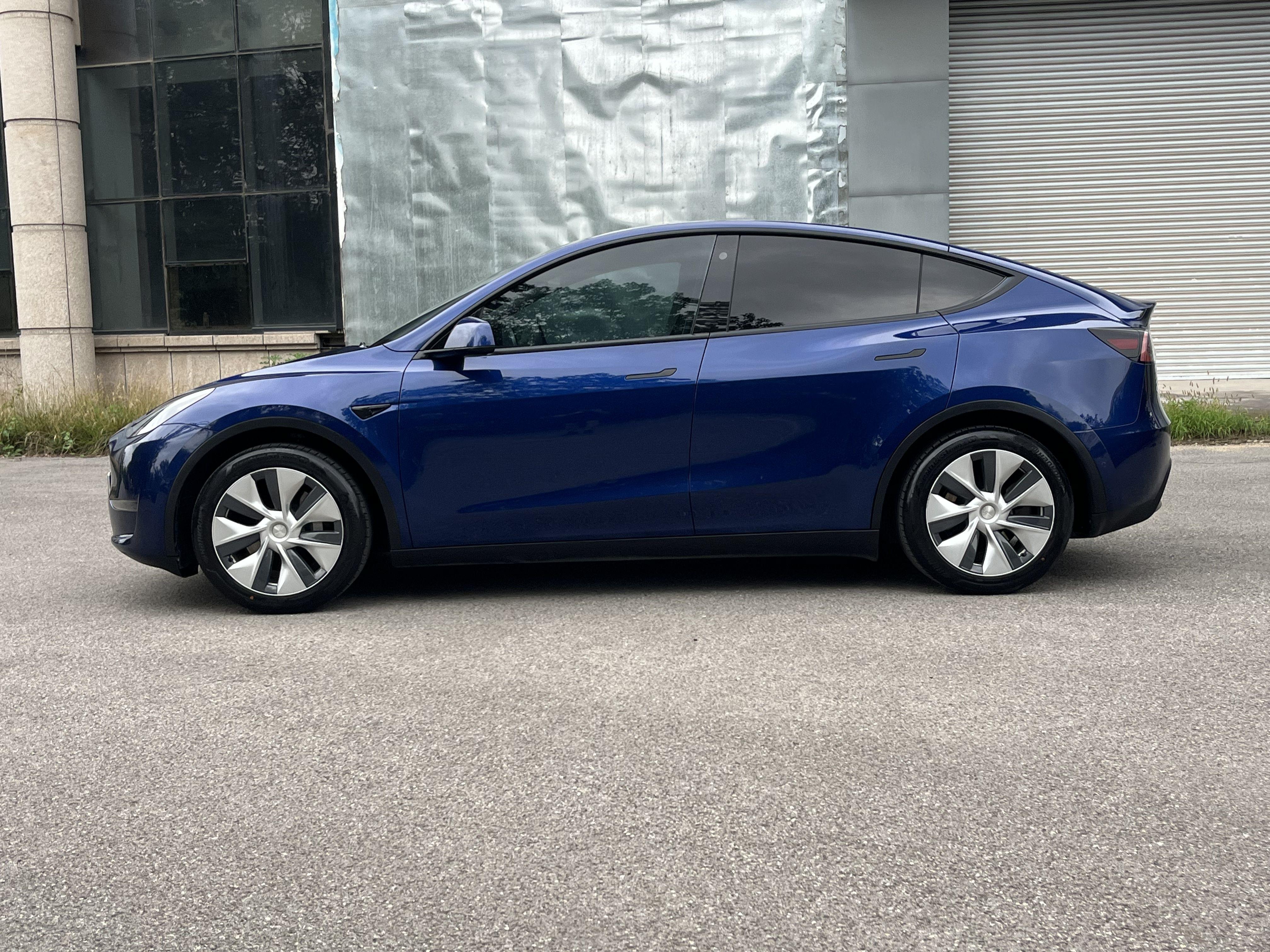 Tesla Model Y 2021 thumb 2
