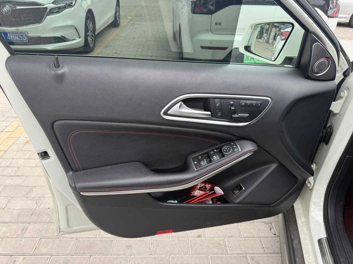Mercedes-Benz GLA AMG 2015 thumb 12