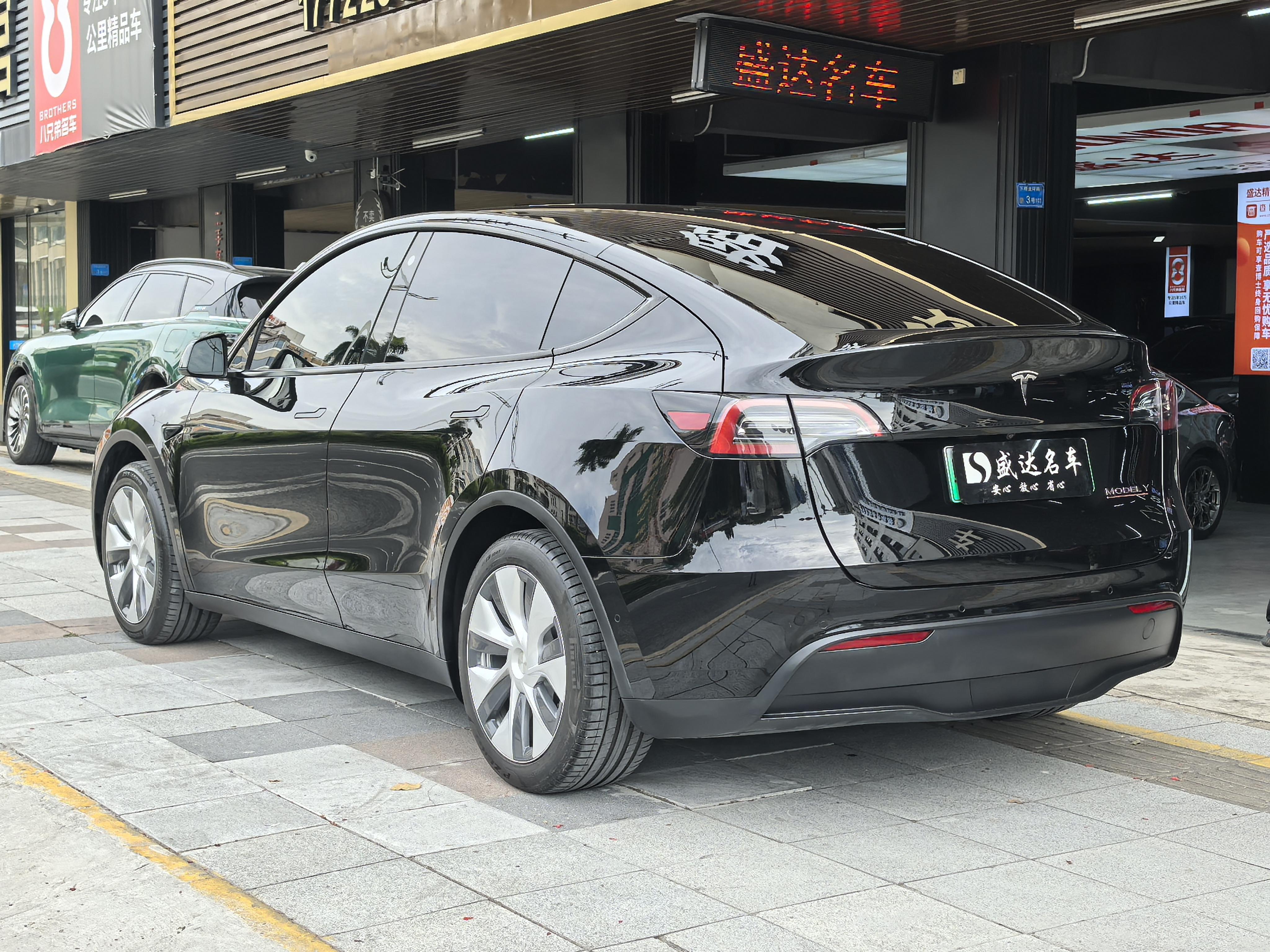 Tesla Model Y 2022 thumb 2