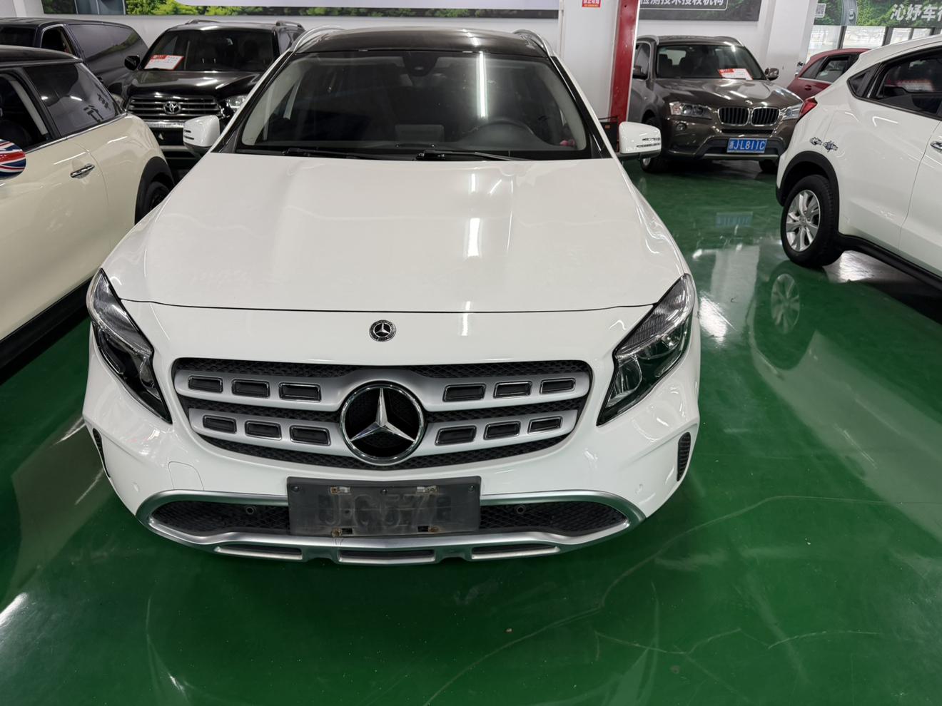 Mercedes-Benz GLA 2019 thumb 12