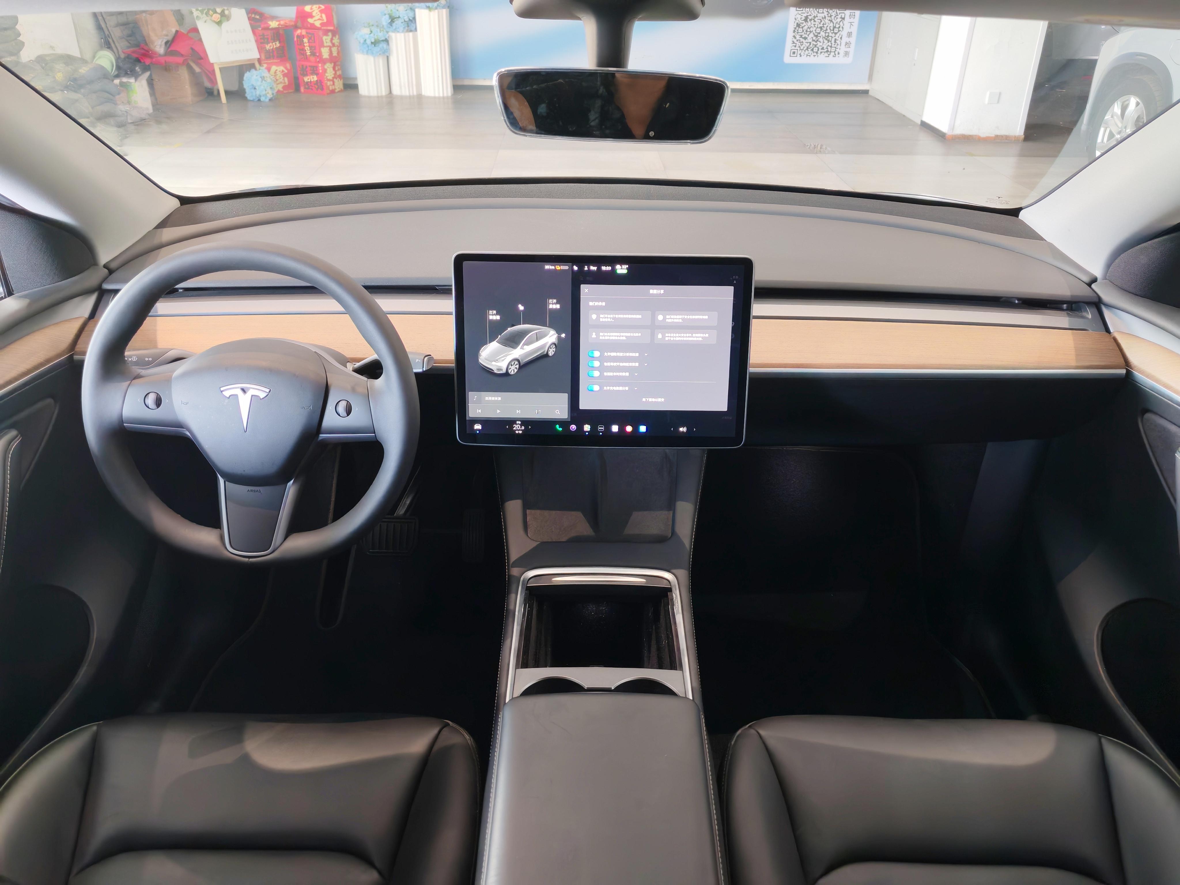 Tesla Model Y 2021 thumb 5