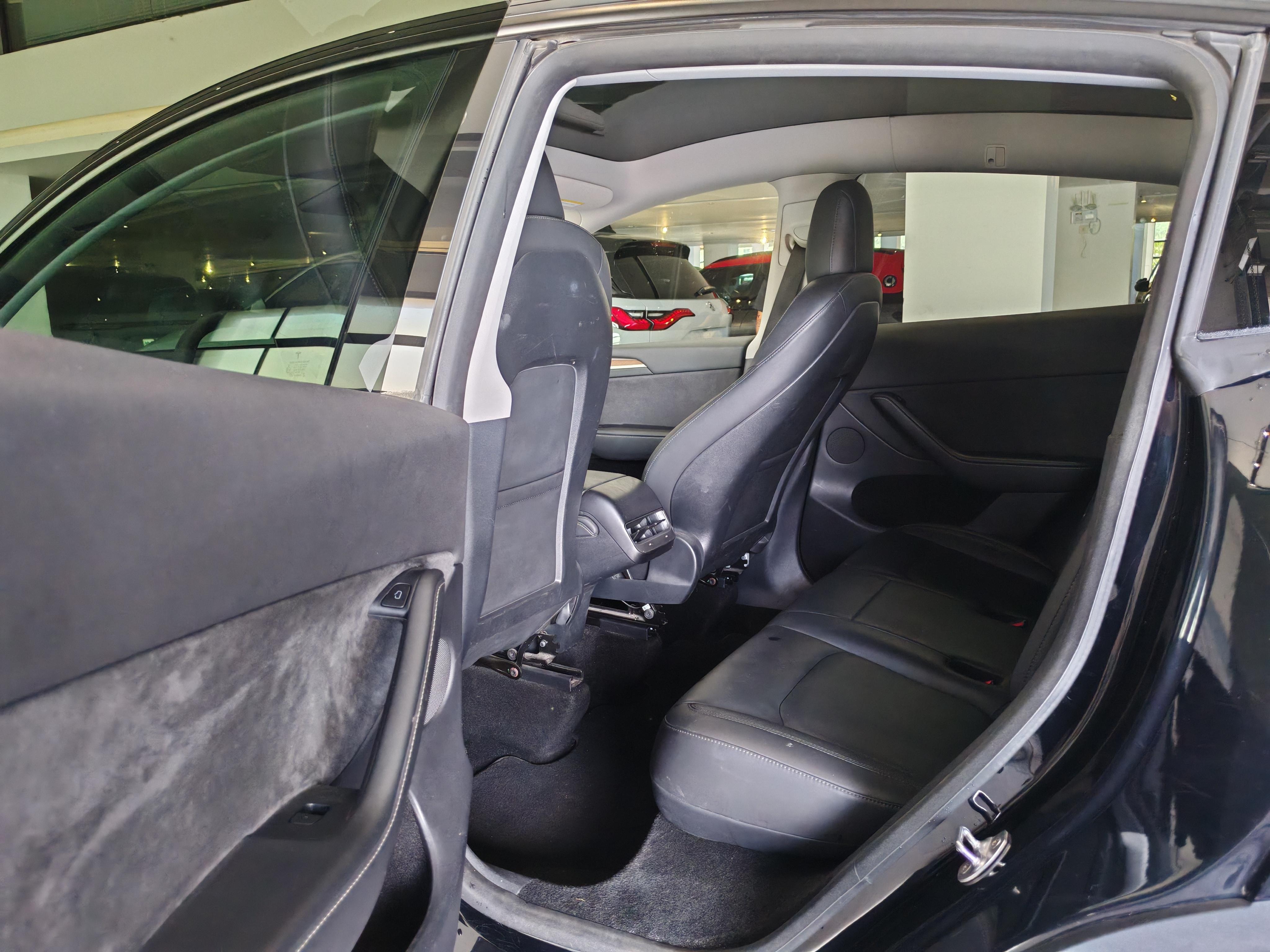 Tesla Model Y 2021 thumb 7