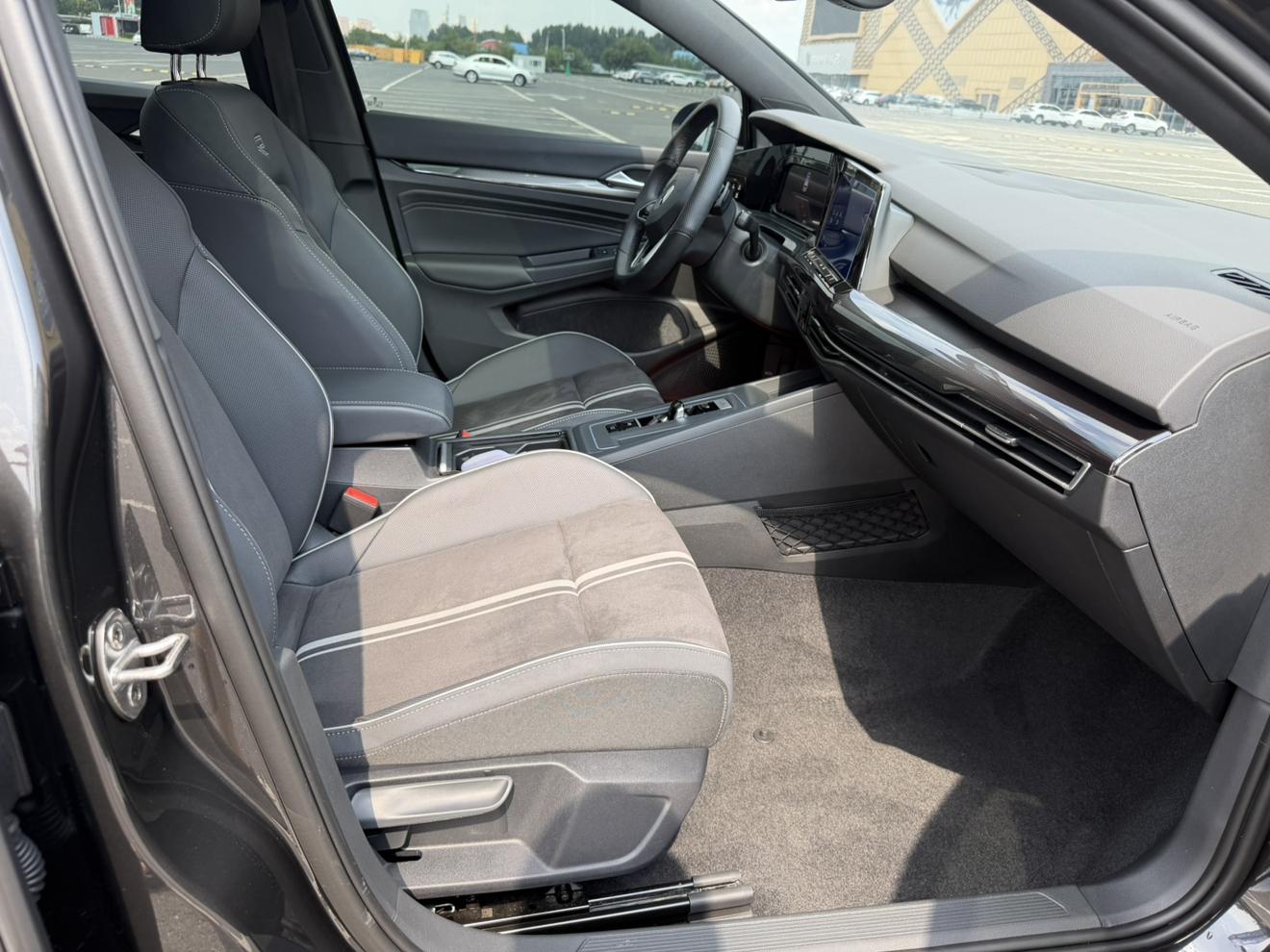 Volkswagen Golf Sportsvan 2023 thumb 9