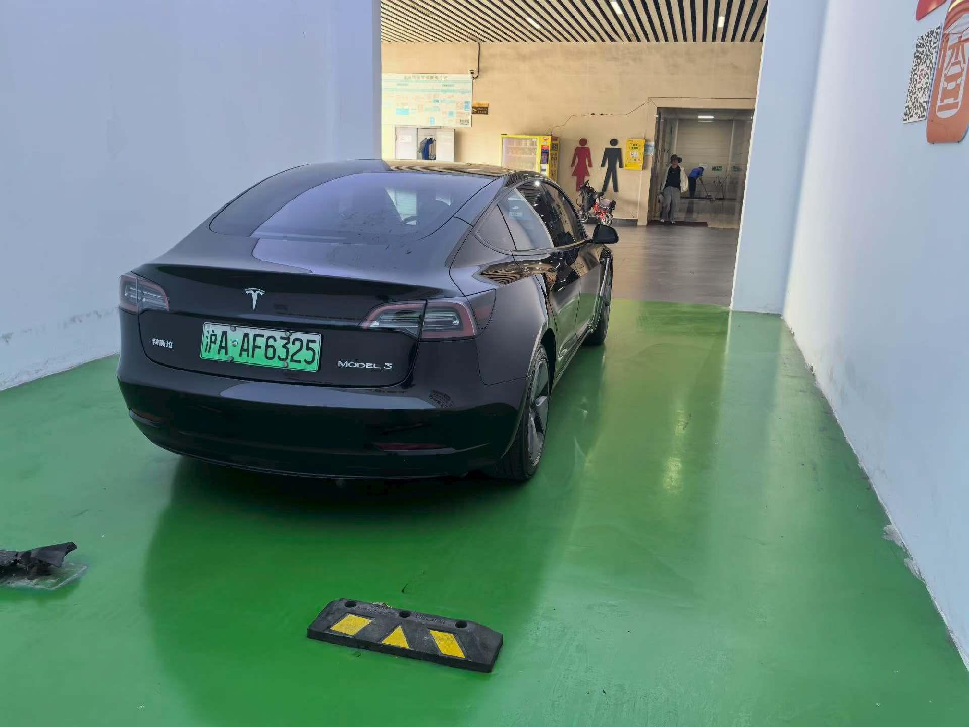 Tesla Model 3 2021 thumb 2