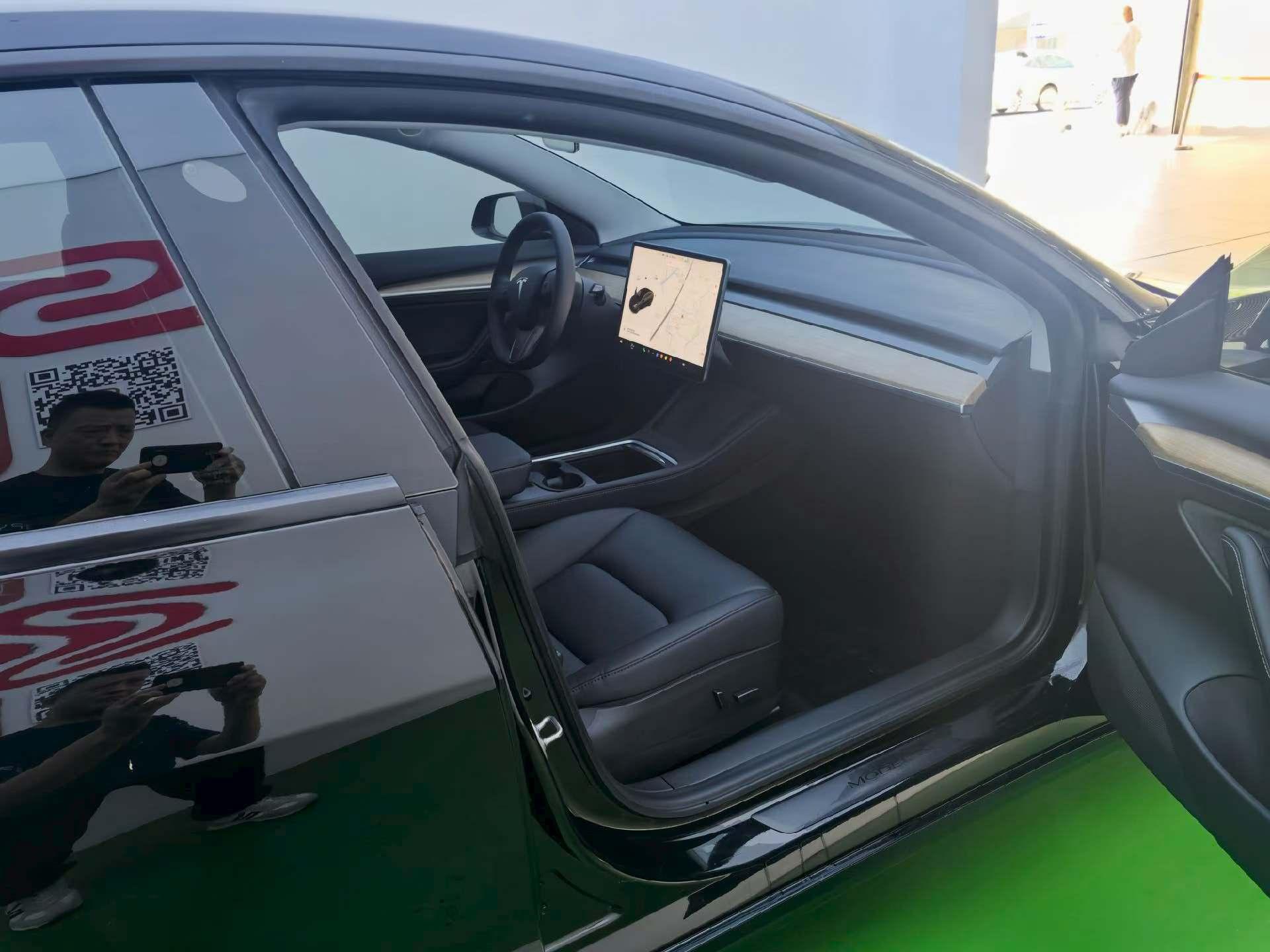 Tesla Model 3 2021 thumb 3