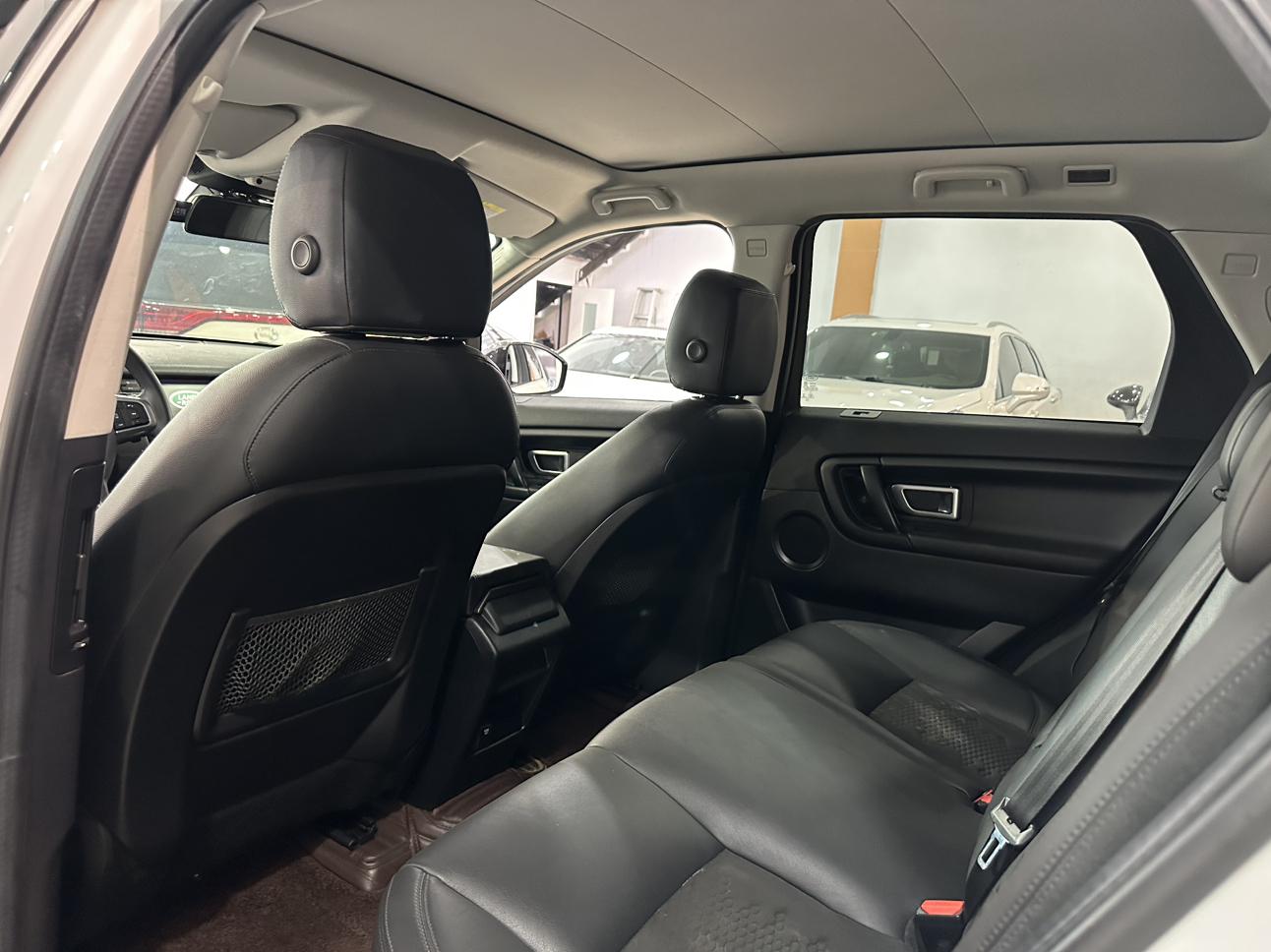 Land Rover Discovery Sport 2019 thumb 10