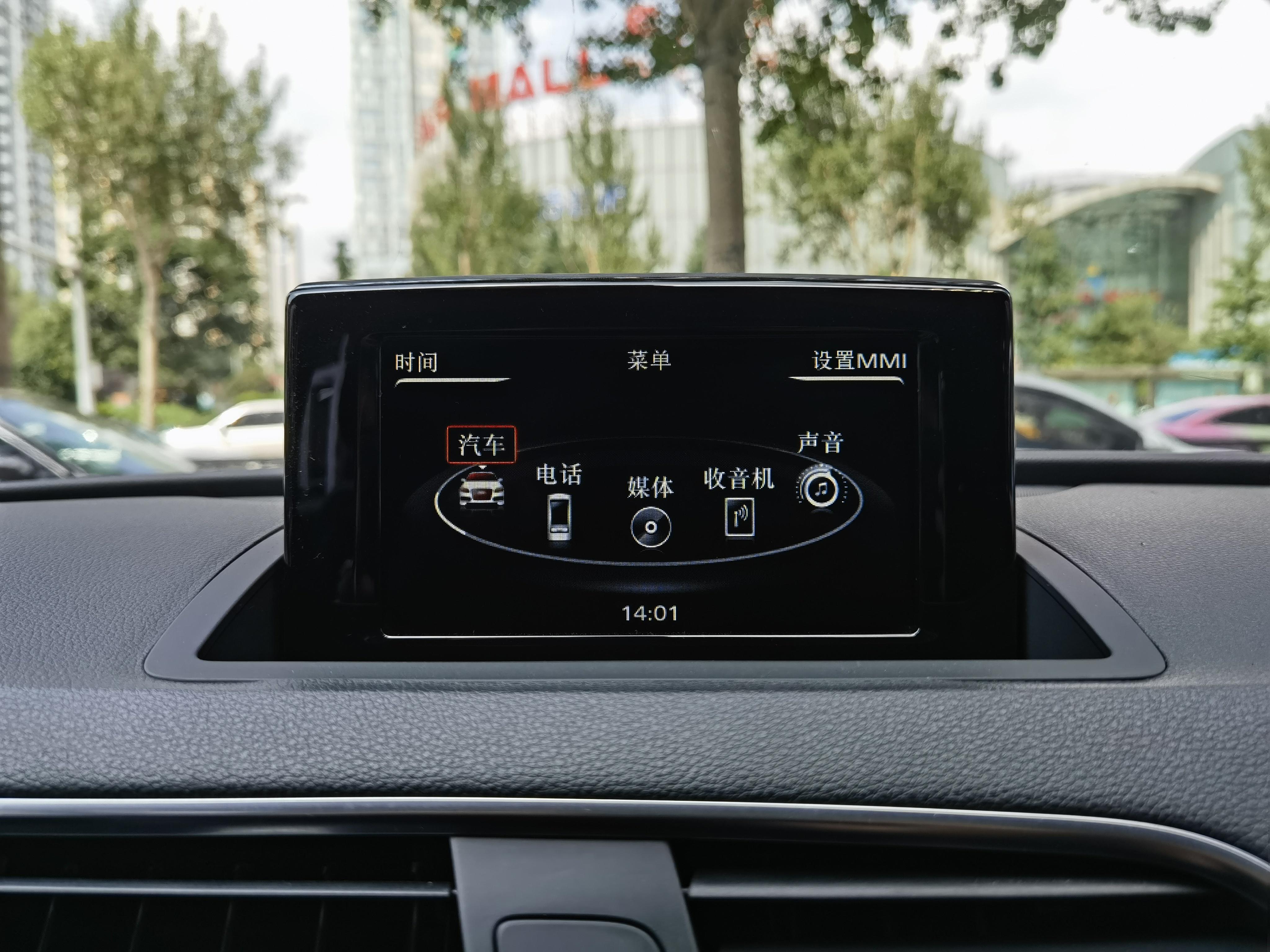 Audi Q3 2015 thumb 5