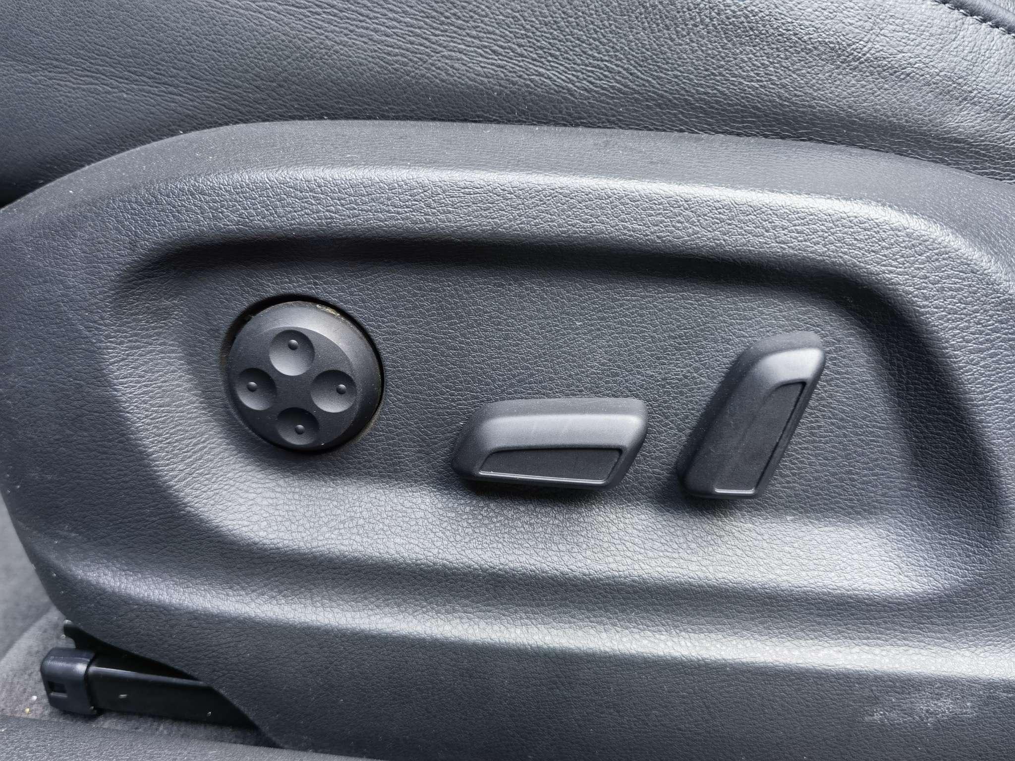 Audi Q3 2015 thumb 9