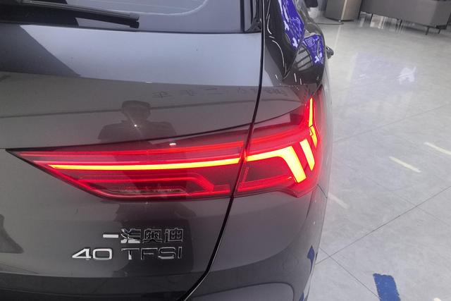 Audi Q3 2022 thumb 2