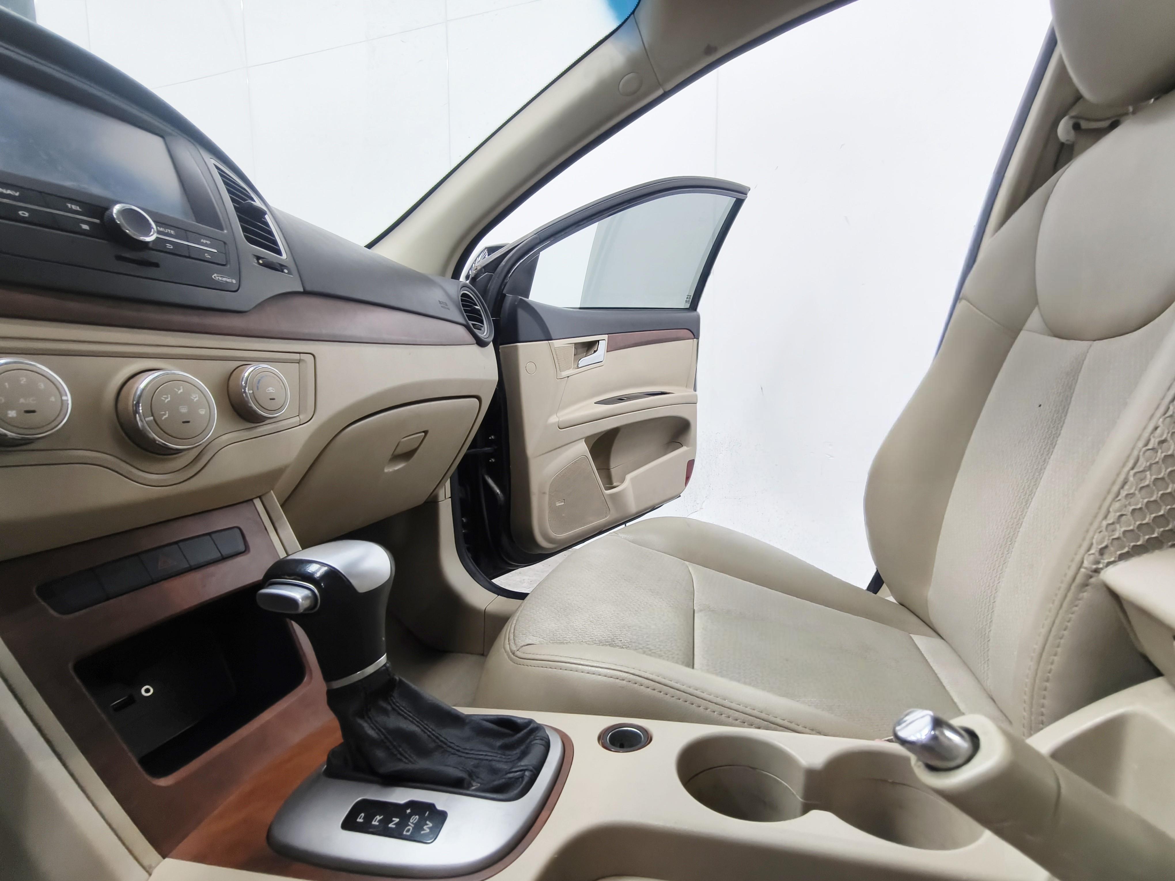 Roewe 350 2014 thumb 10