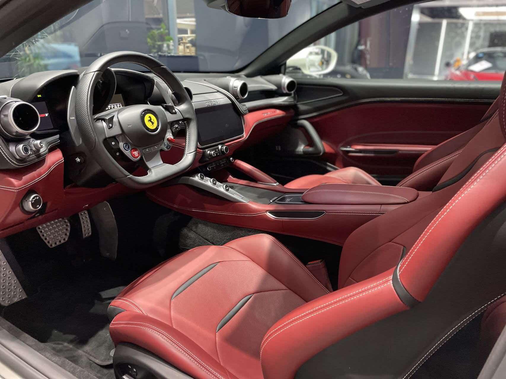 Ferrari GTC4Lusso 2017 thumb 6