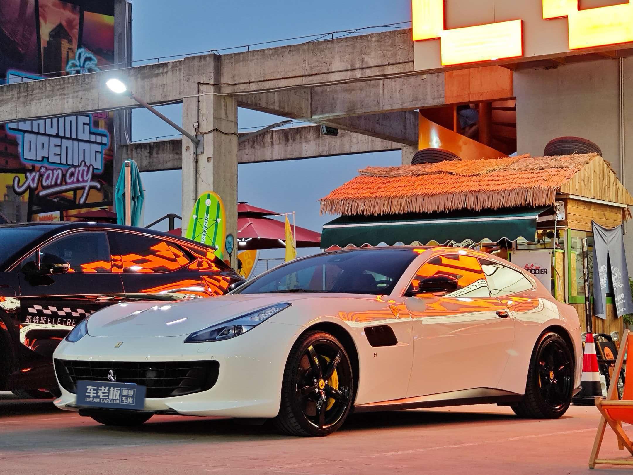Ferrari GTC4Lusso 2017 thumb 8