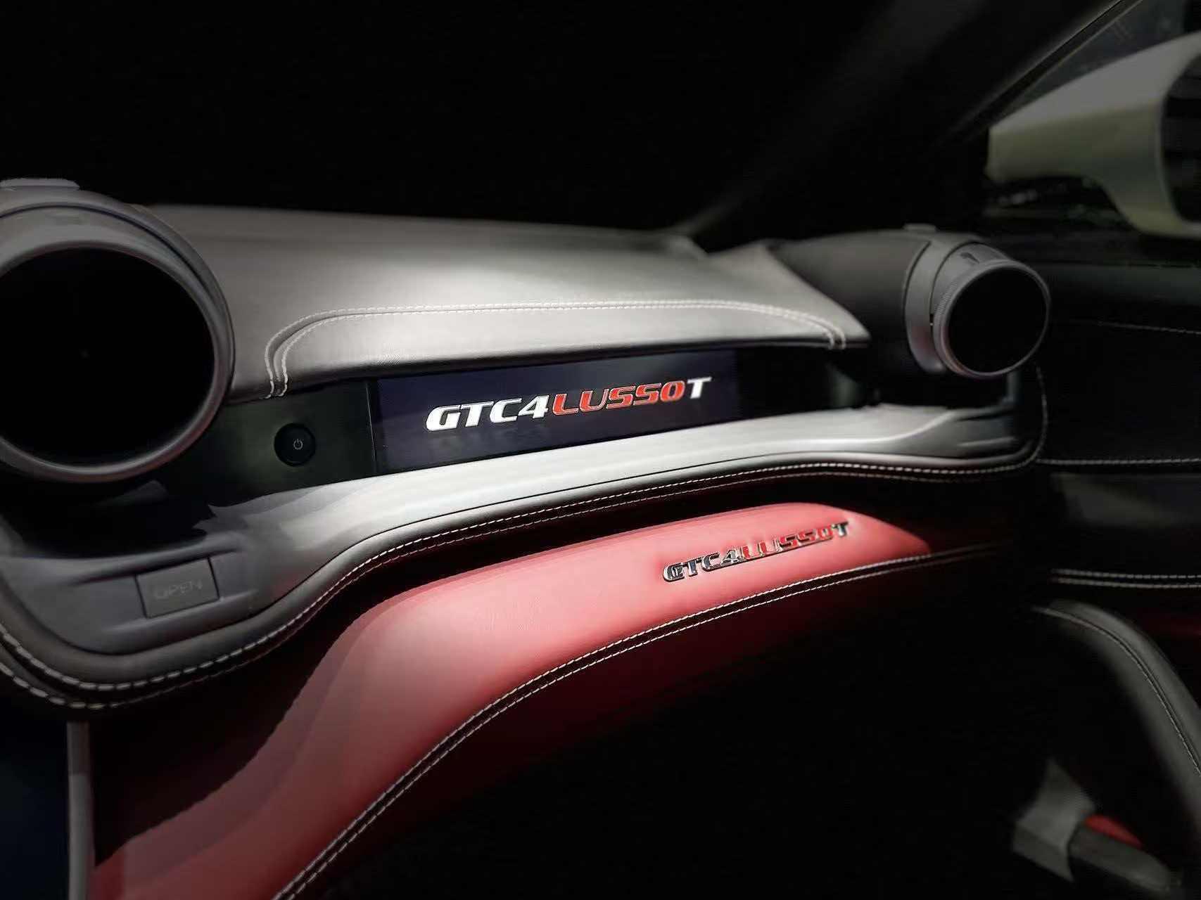 Ferrari GTC4Lusso 2017 thumb 12