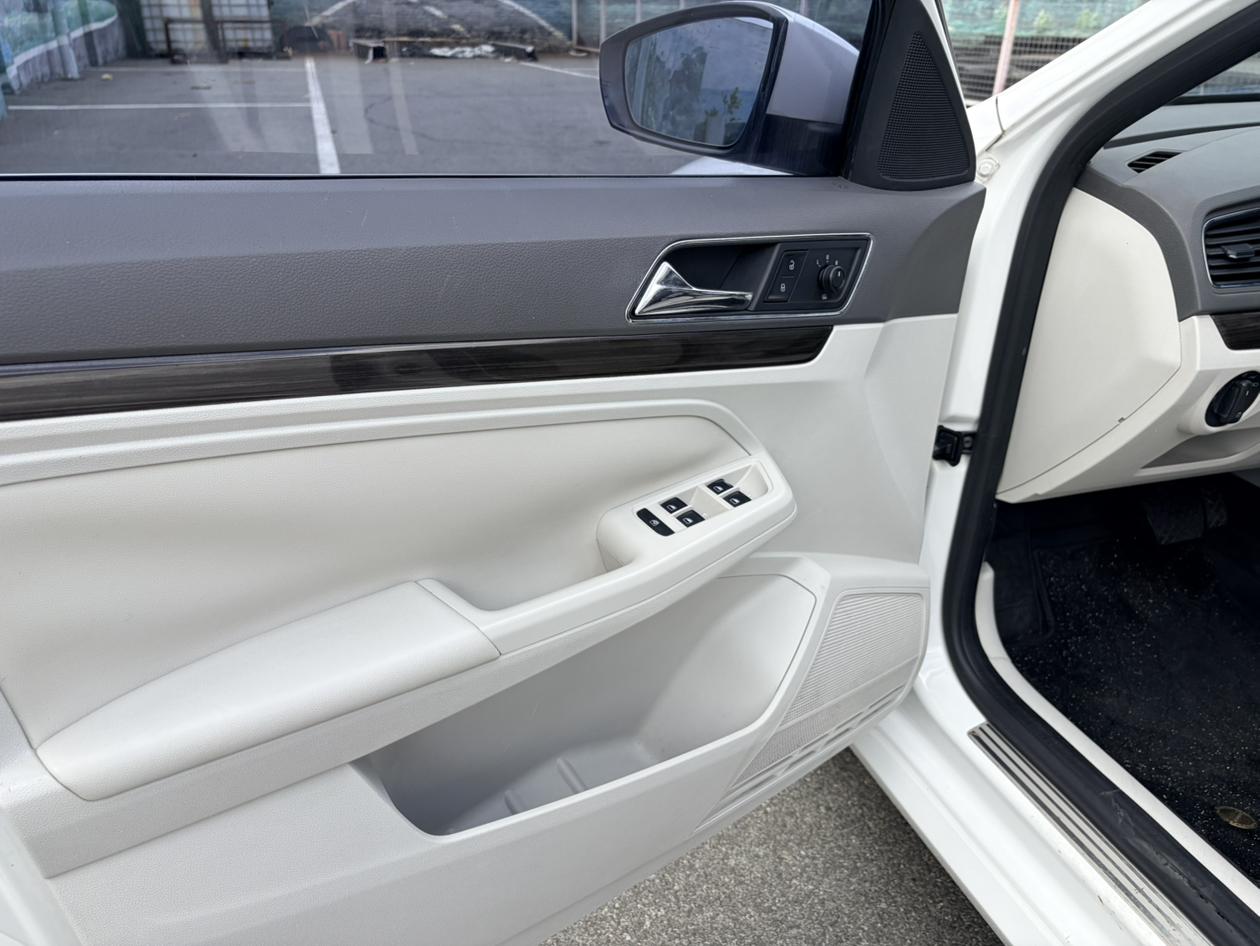 Volkswagen Lavida 2015 thumb 5