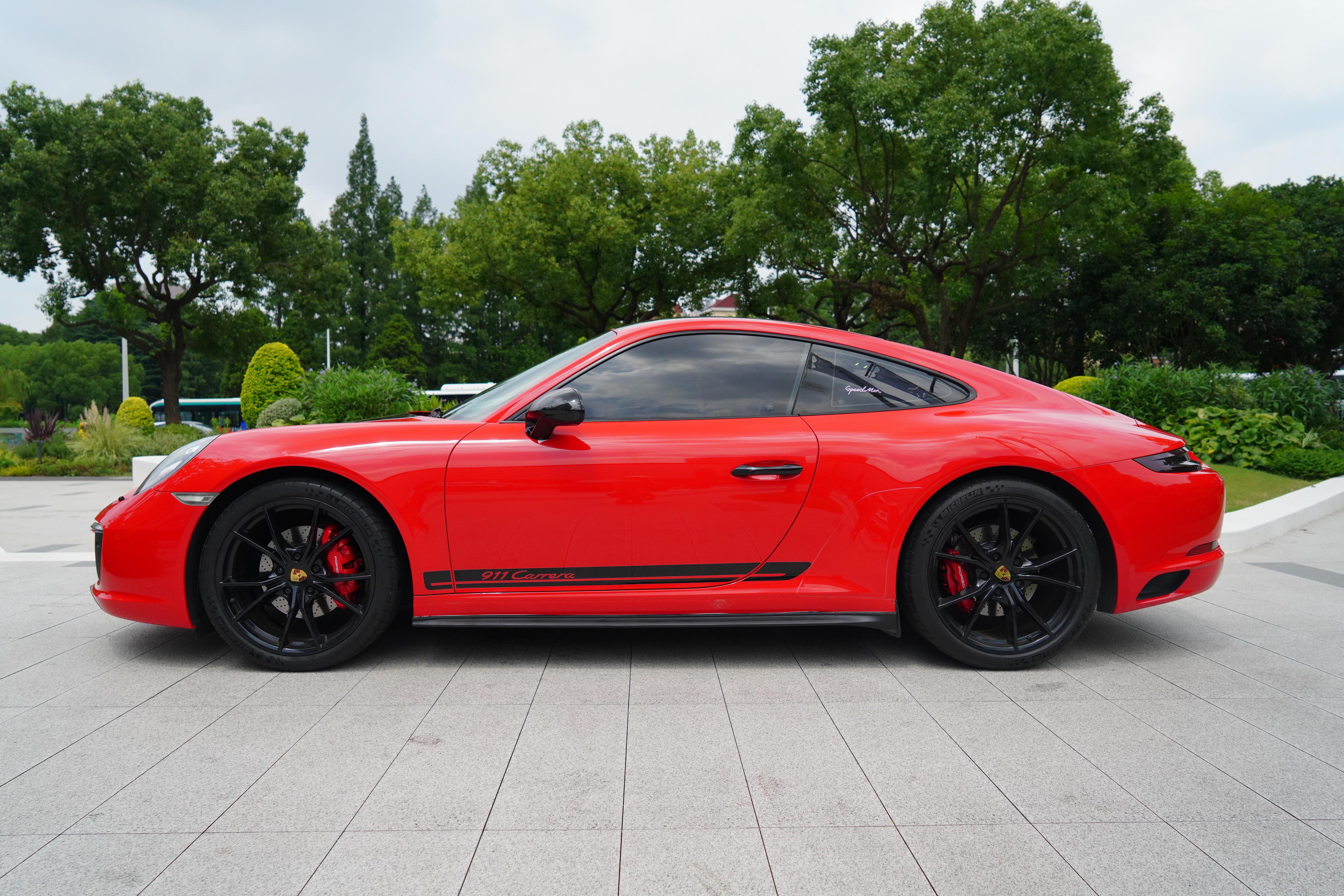 Porsche 911 2018 thumb 2