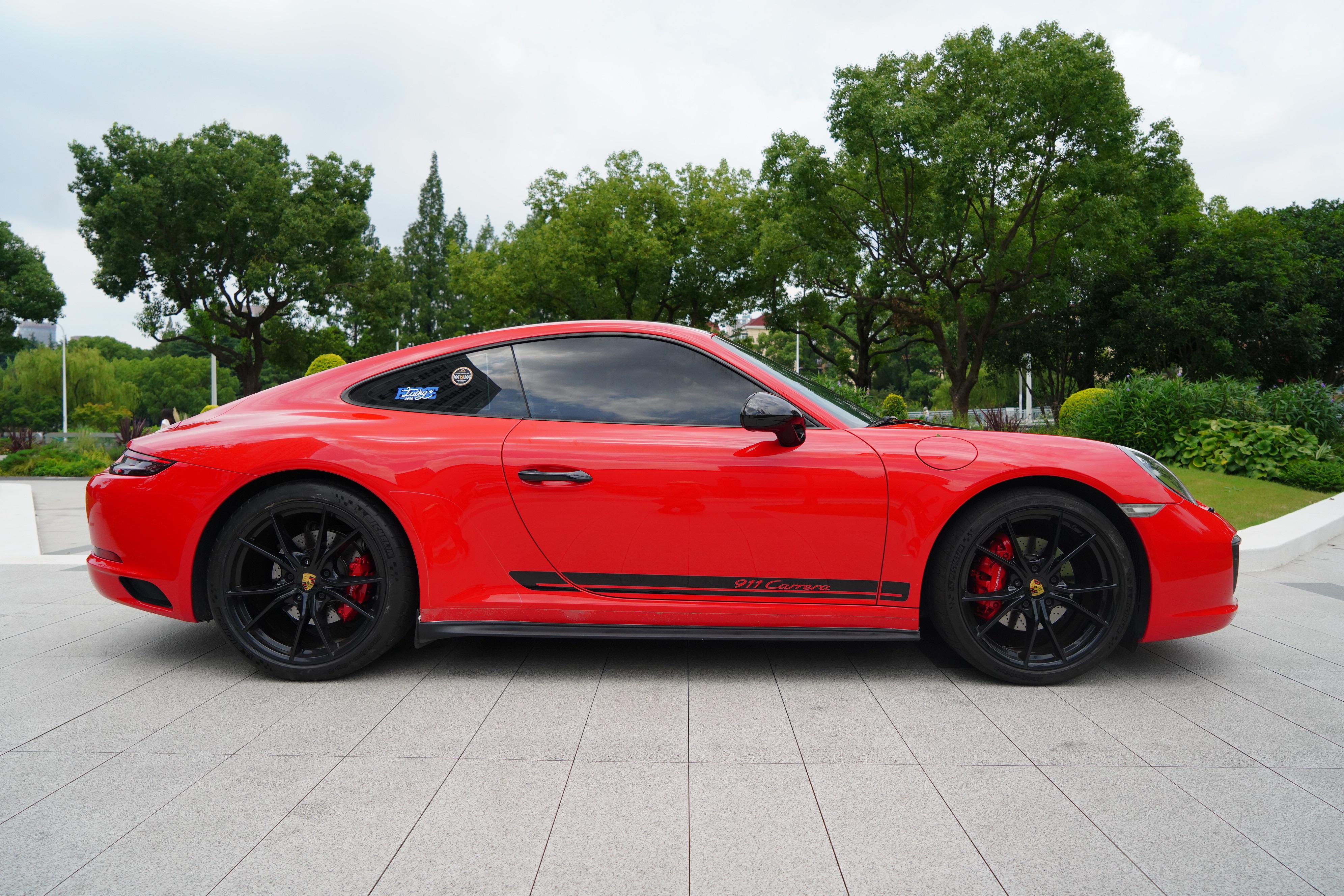 Porsche 911 2018 thumb 6