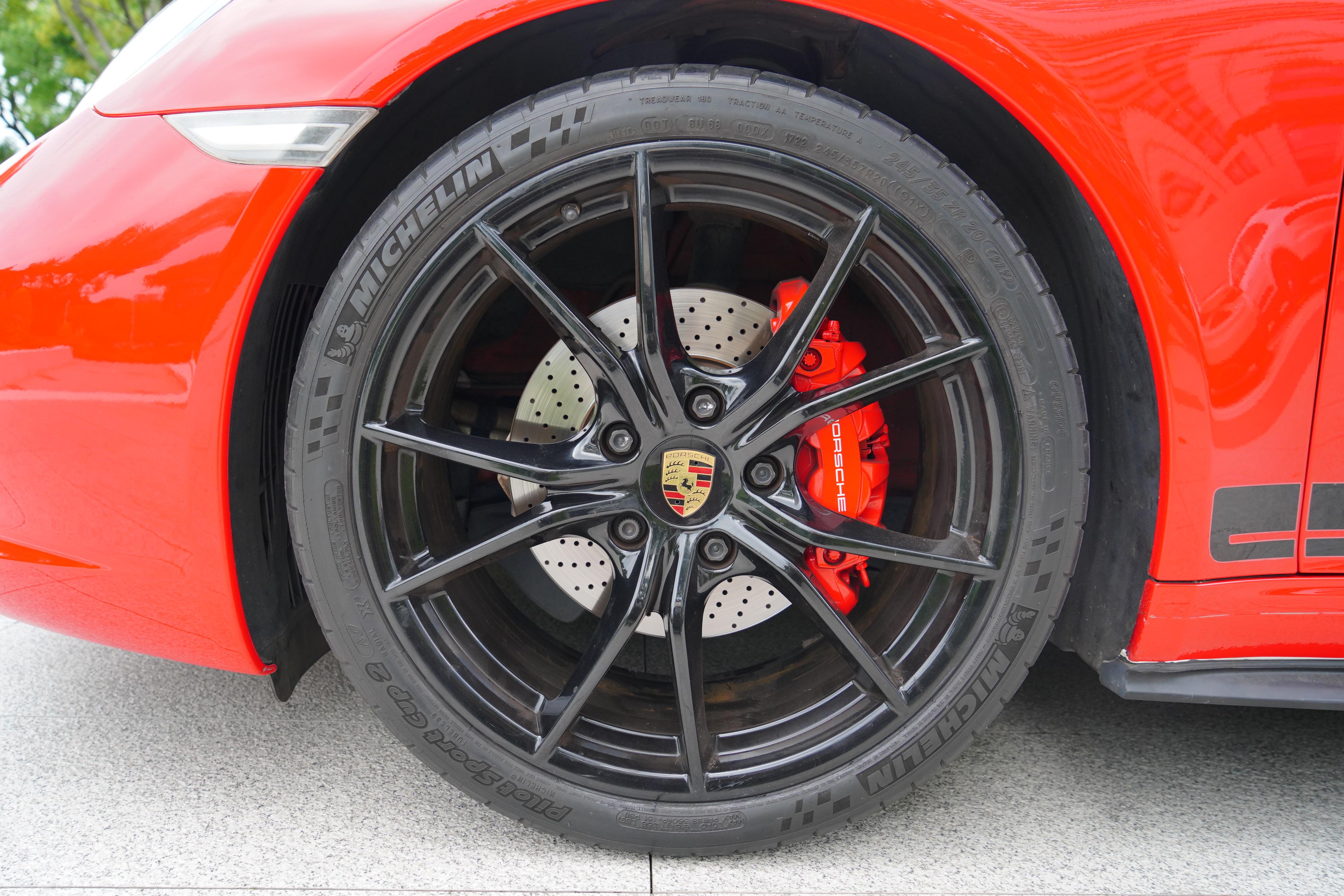 Porsche 911 2018 thumb 8