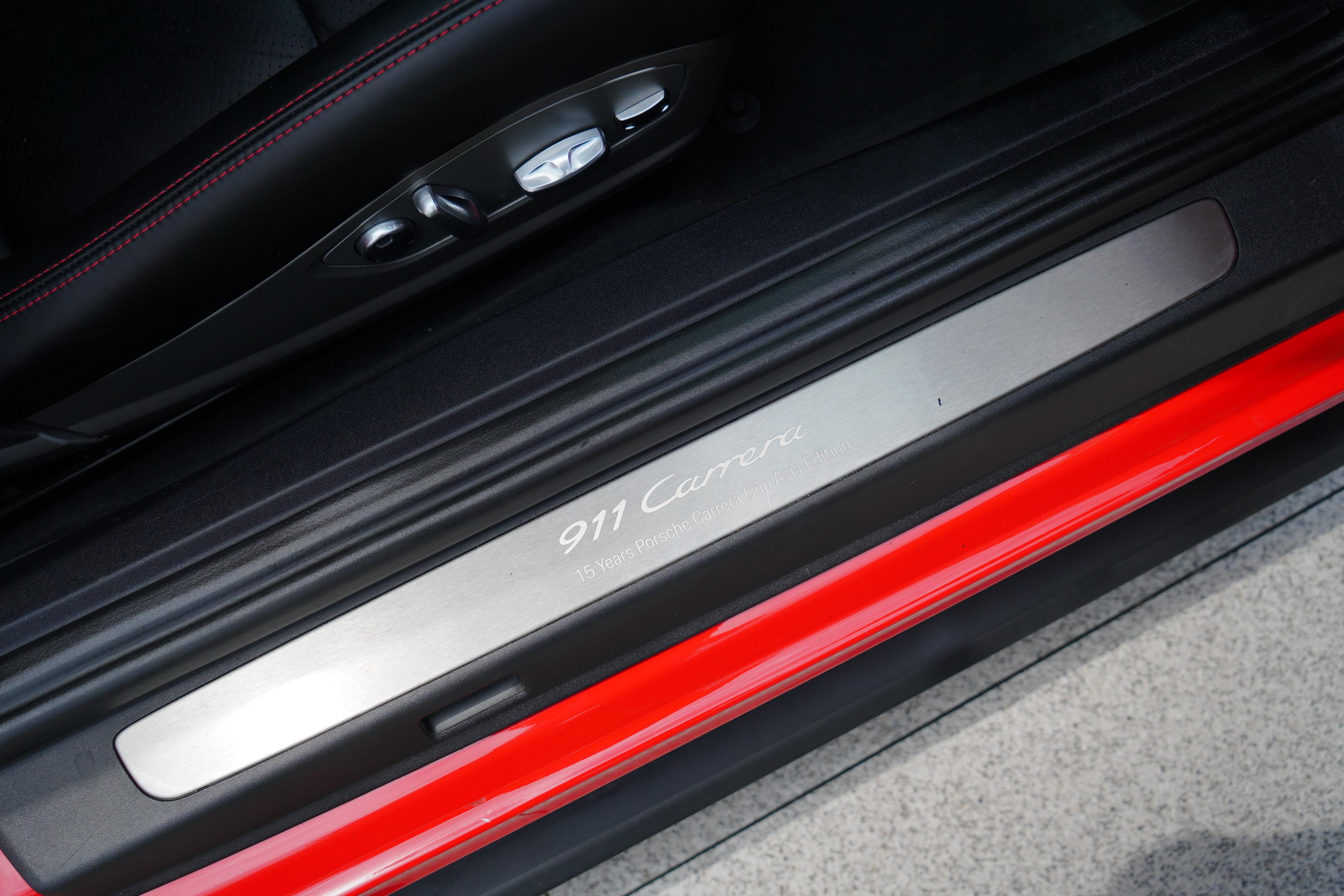 Porsche 911 2018 thumb 9