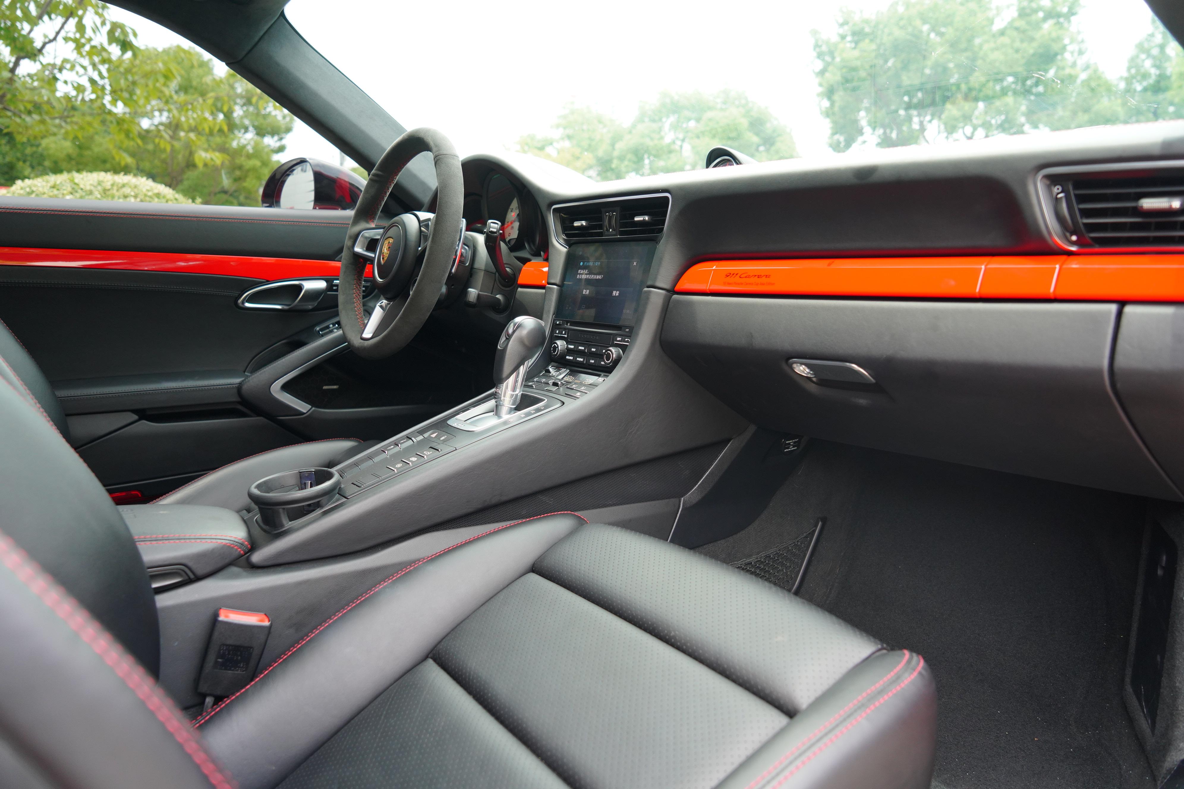 Porsche 911 2018 thumb 10