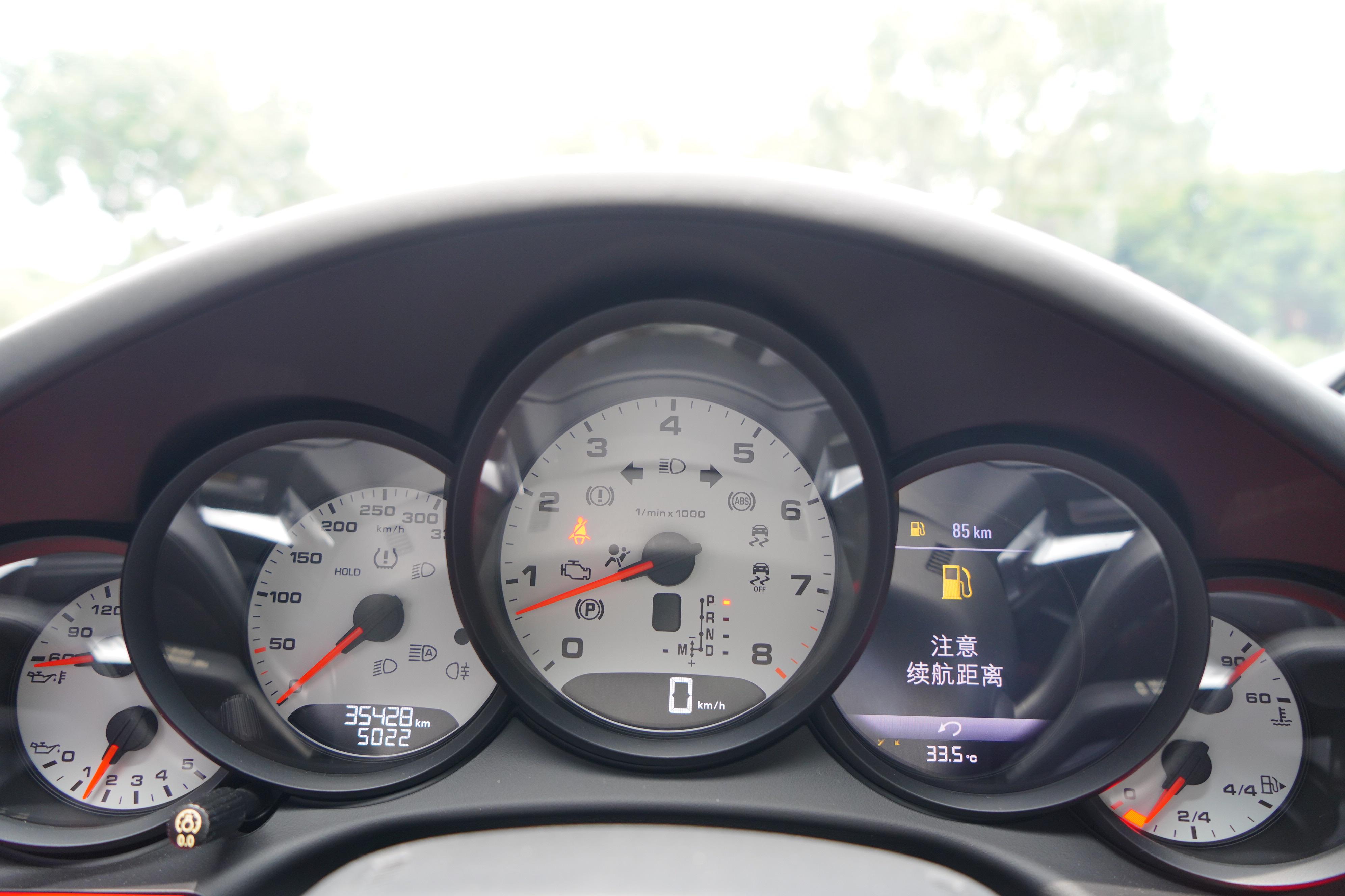 Porsche 911 2018 thumb 11
