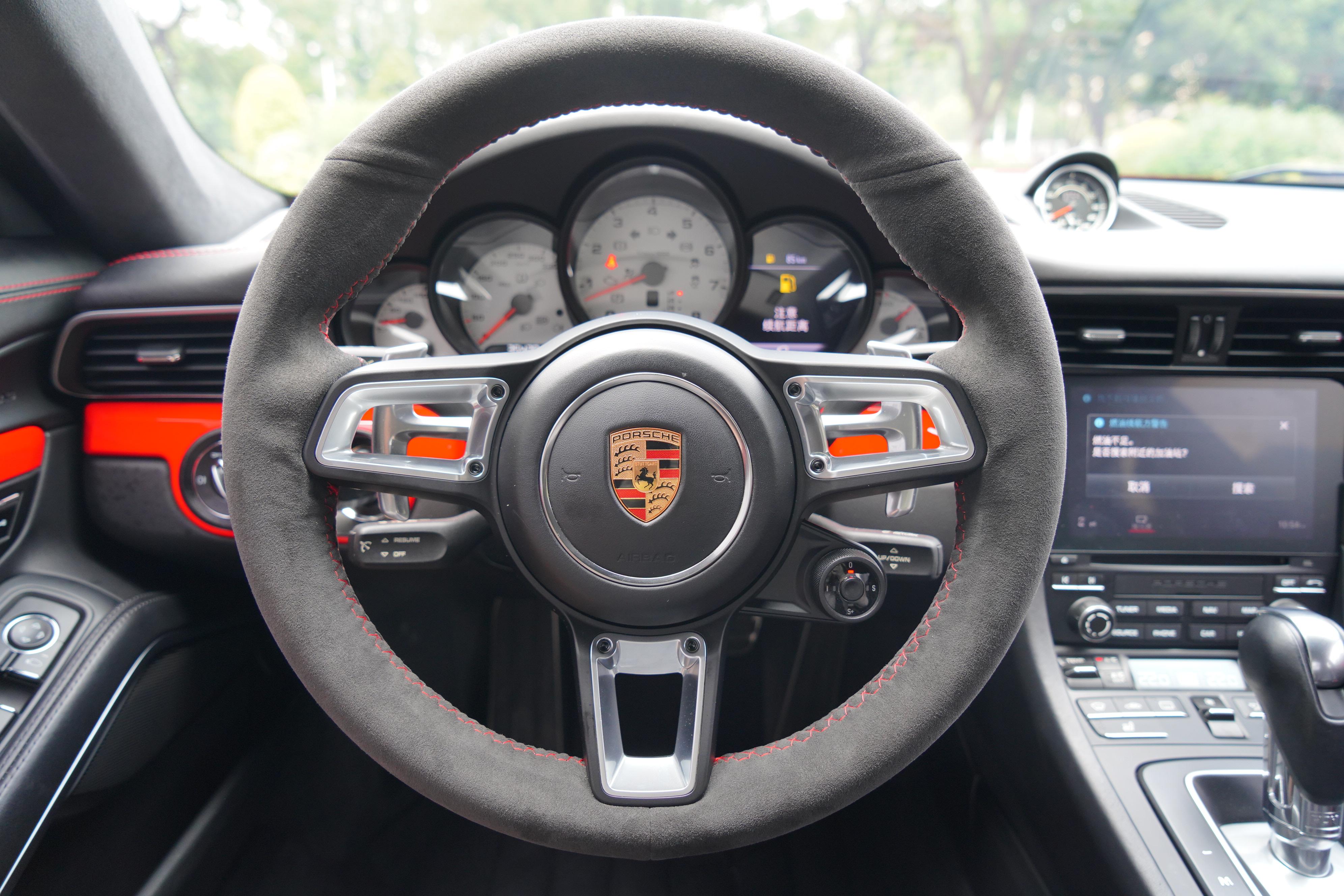 Porsche 911 2018 thumb 12