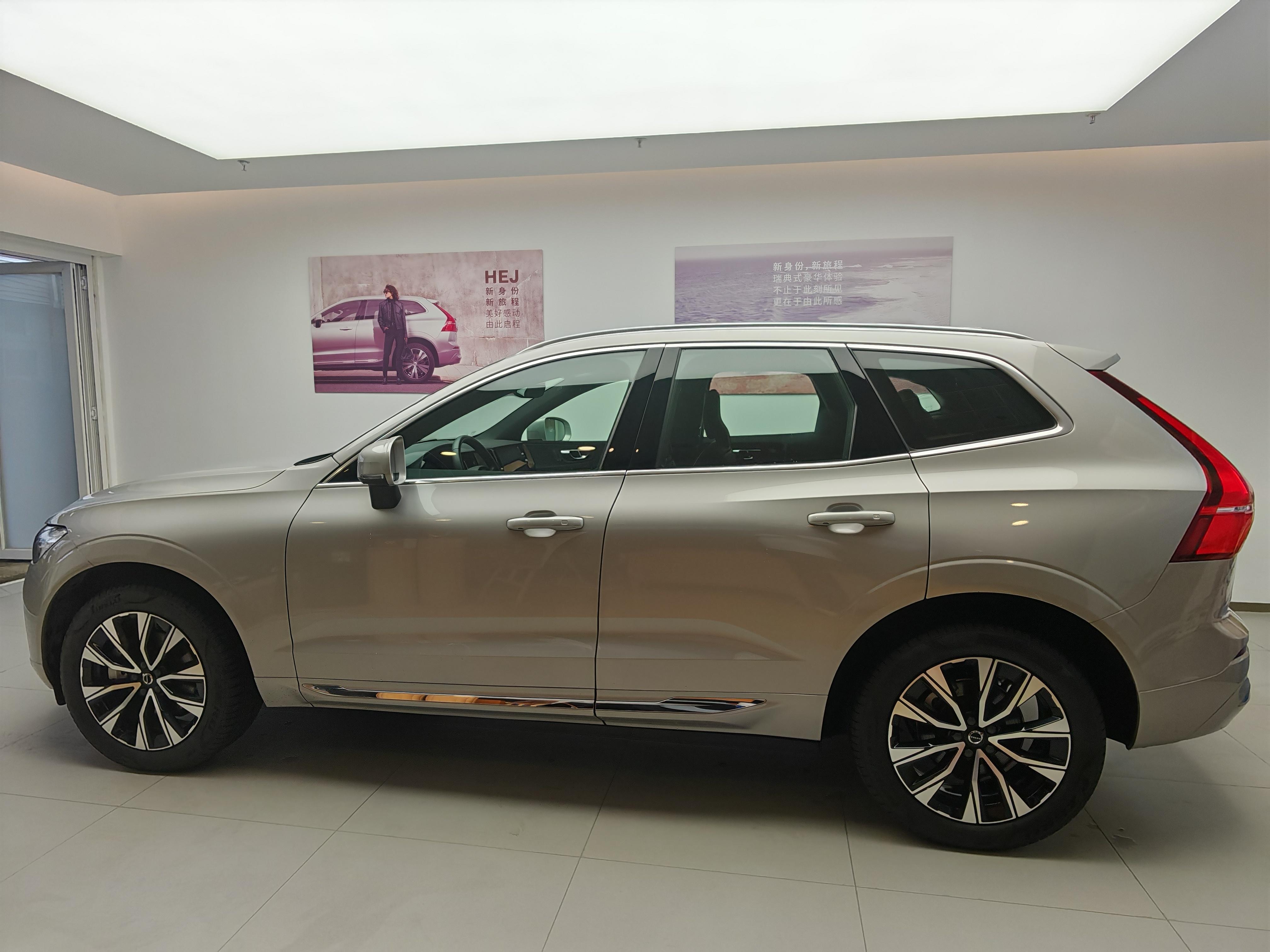 Volvo XC60 2025 thumb 2