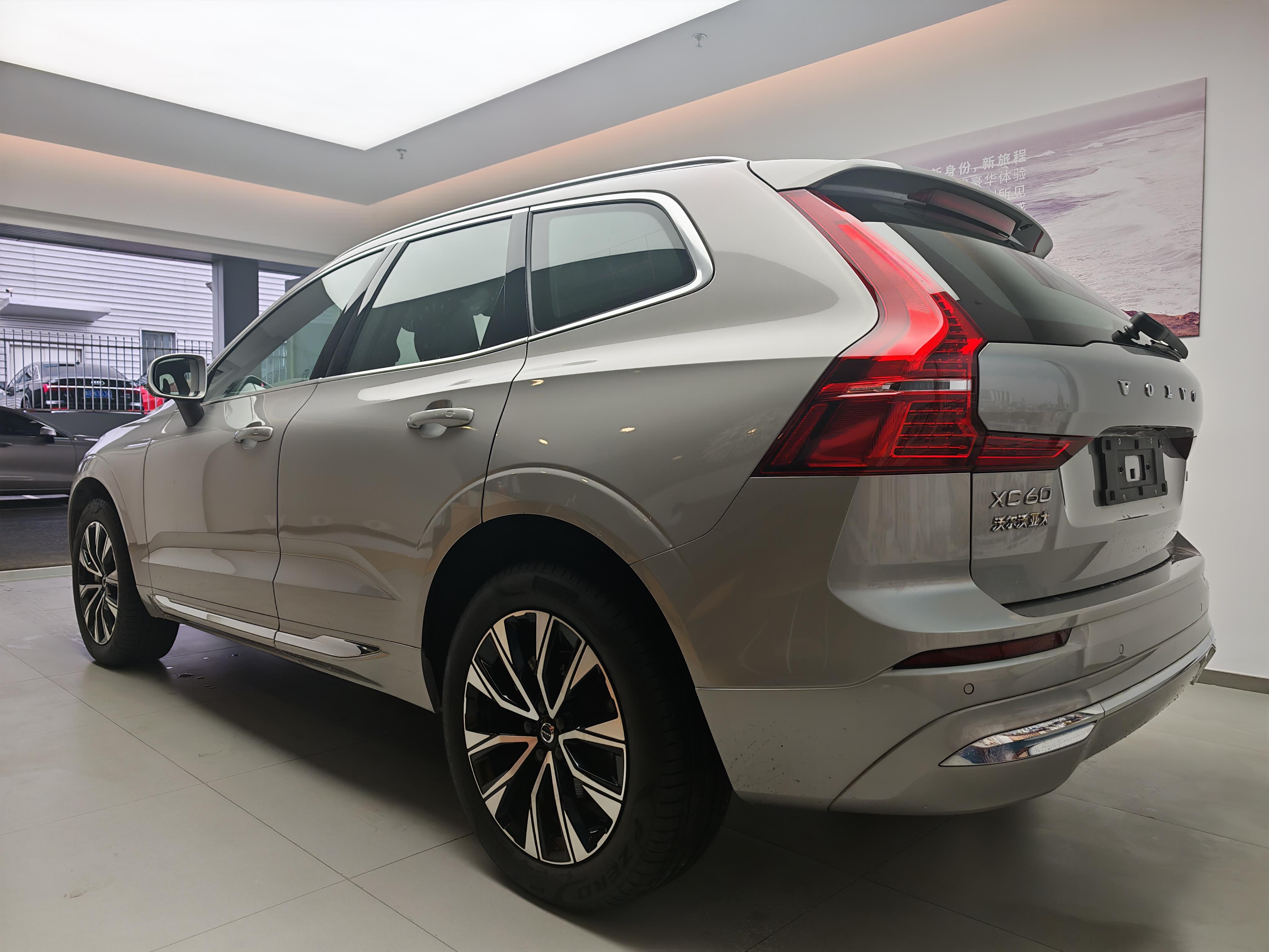 Volvo XC60 2025 thumb 3