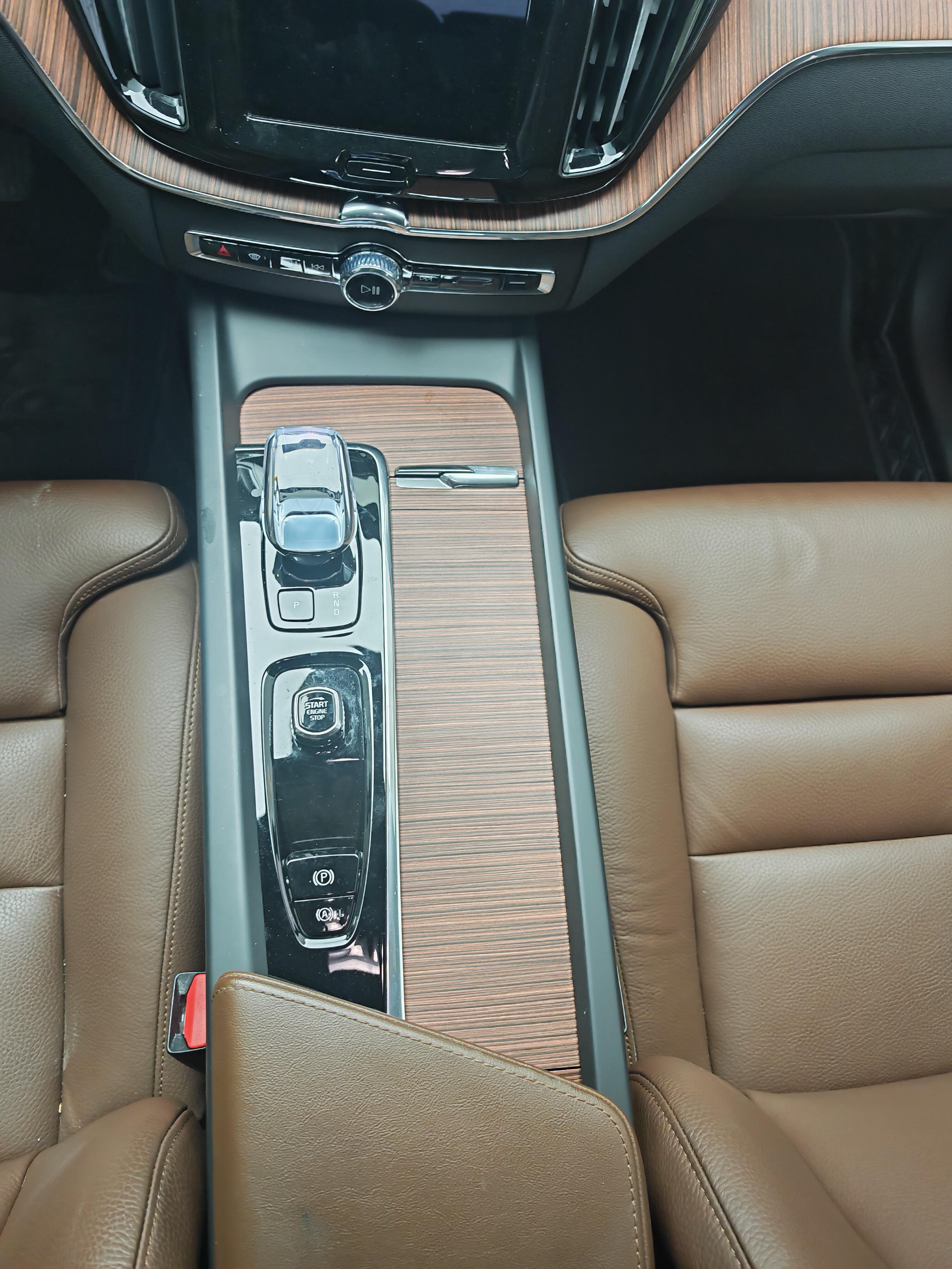 Volvo XC60 2025 thumb 12