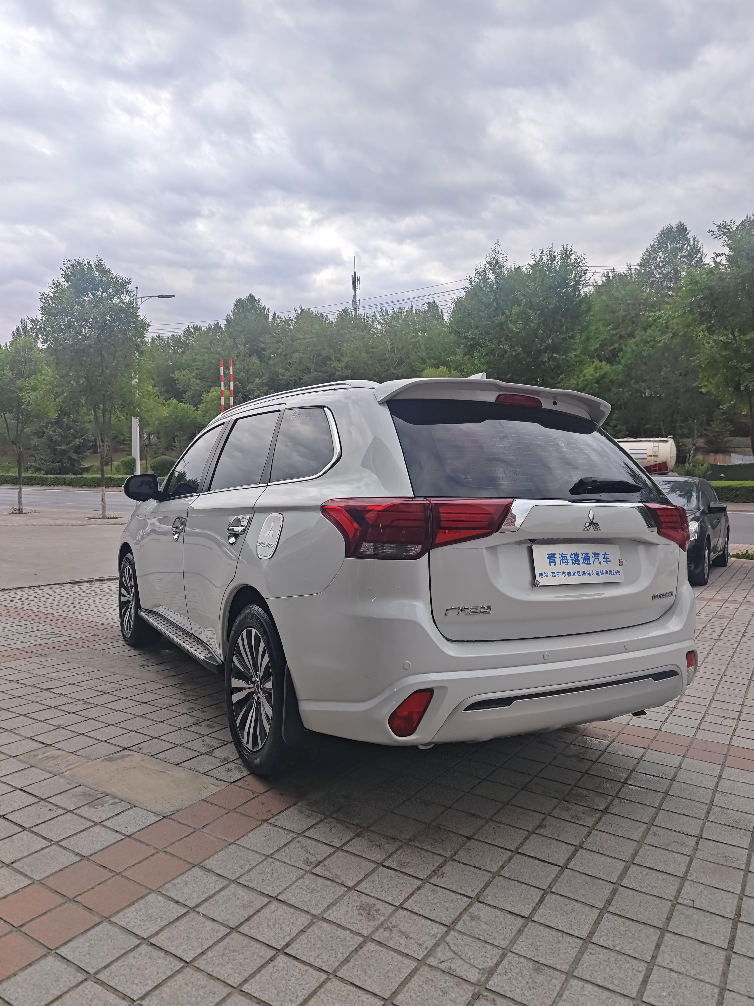 Mitsubishi Outlander 2019 thumb 2