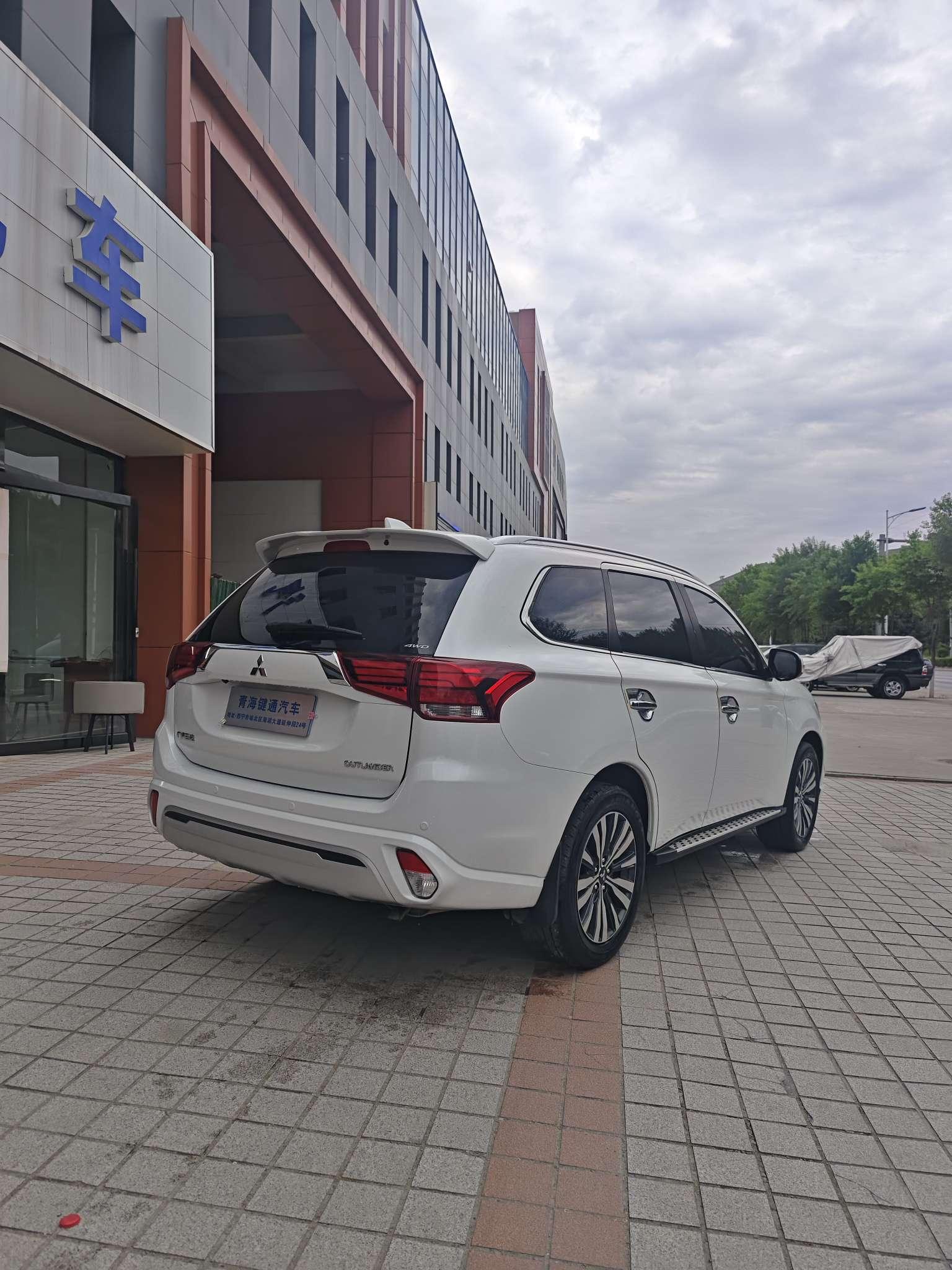 Mitsubishi Outlander 2019 thumb 4
