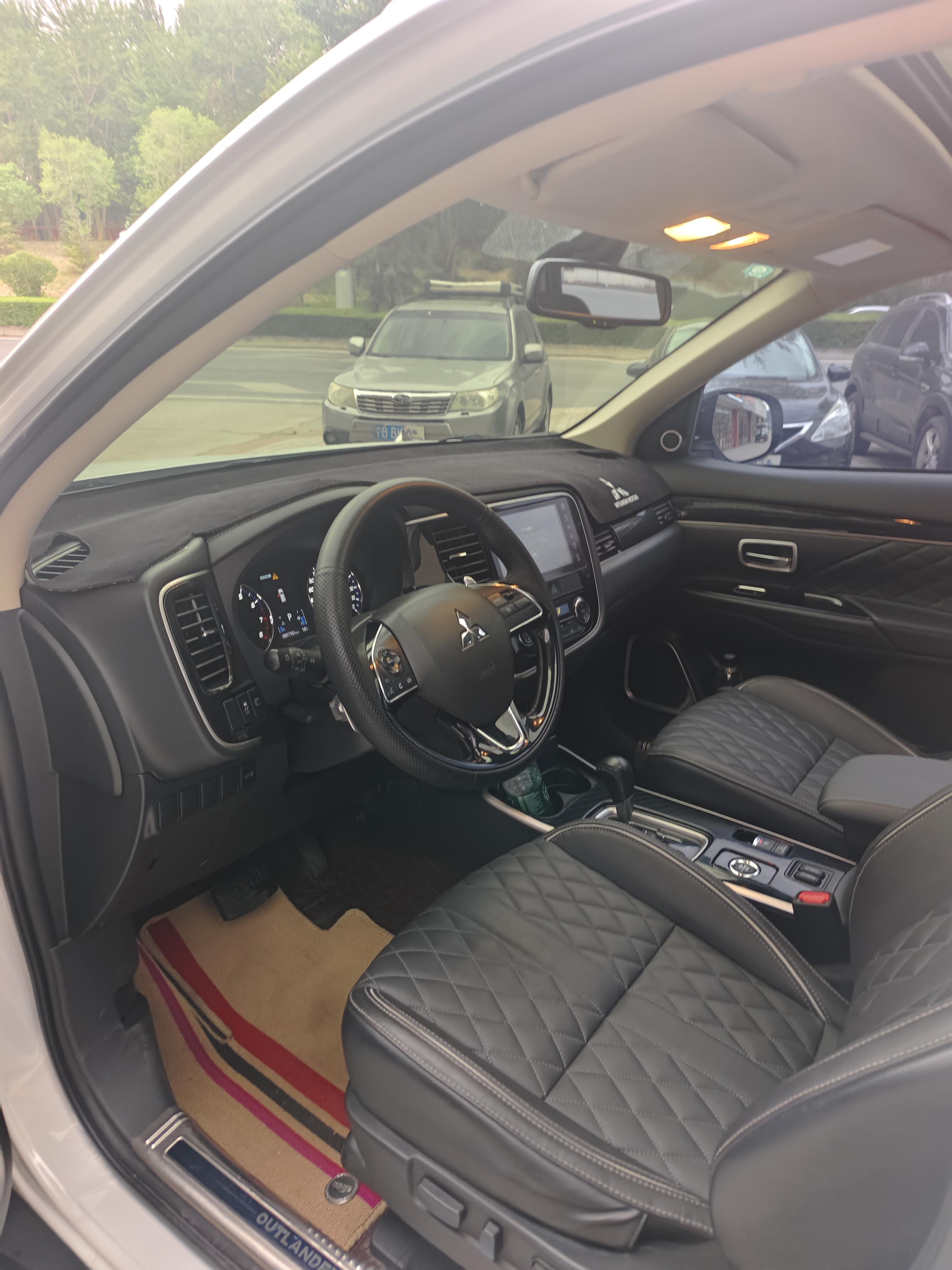 Mitsubishi Outlander 2019 thumb 6