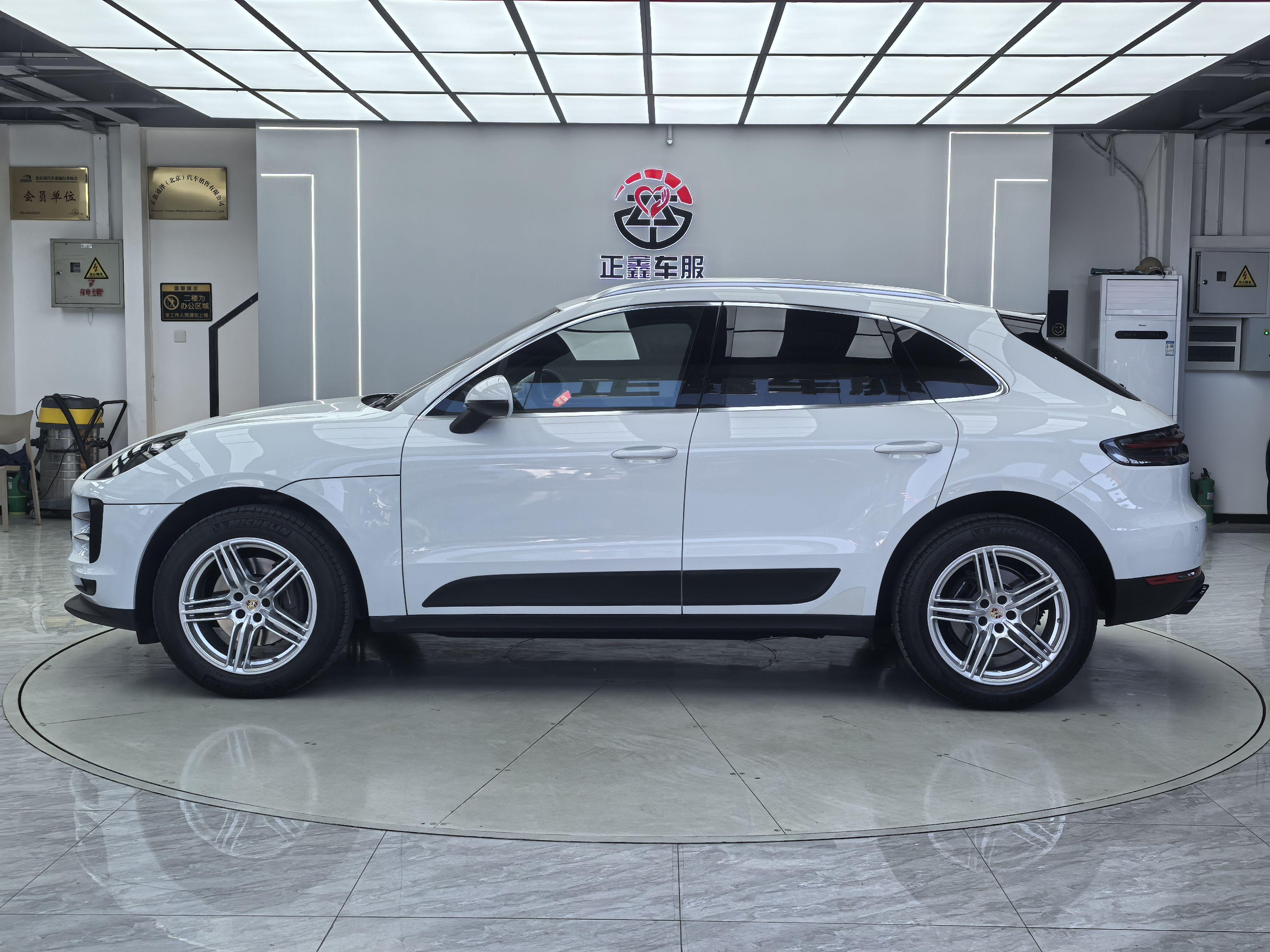 Porsche Macan 2018 thumb 2