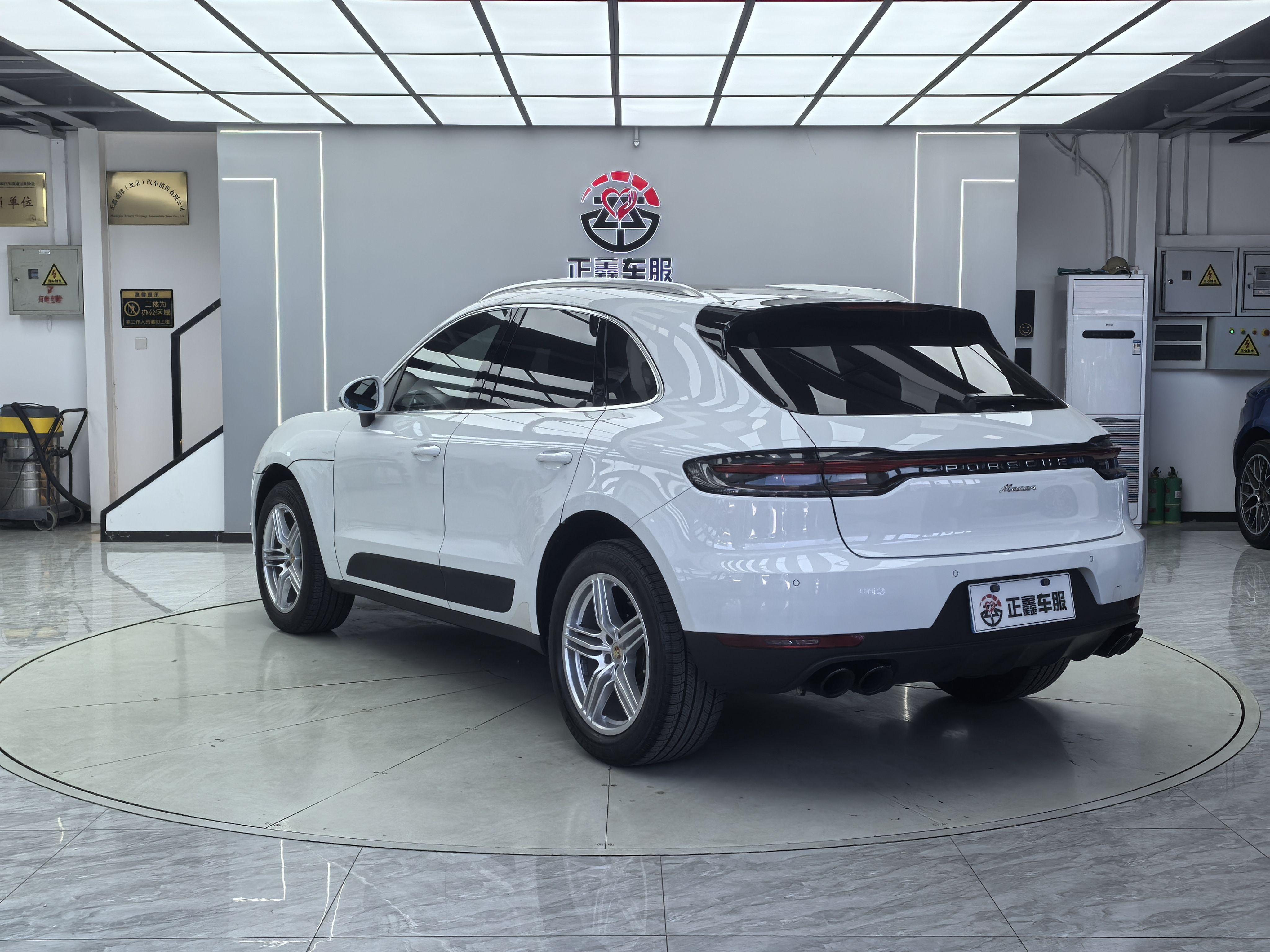 Porsche Macan 2018 thumb 3