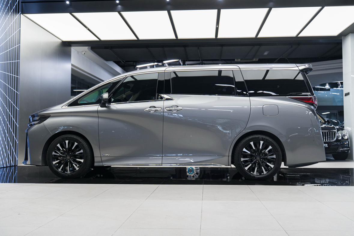 Toyota Vellfire 2025 thumb 2