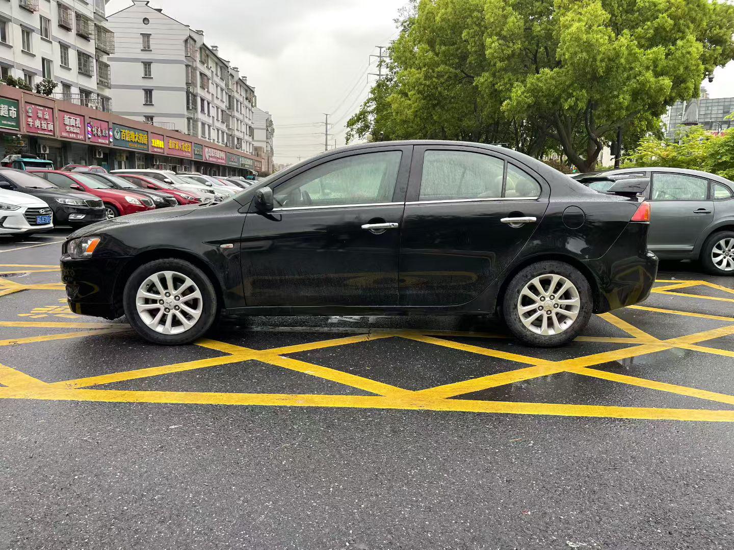 Mitsubishi Yi Shen 2011 thumb 10