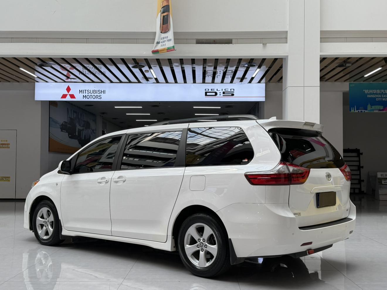 Toyota Sienna 2020 thumb 3
