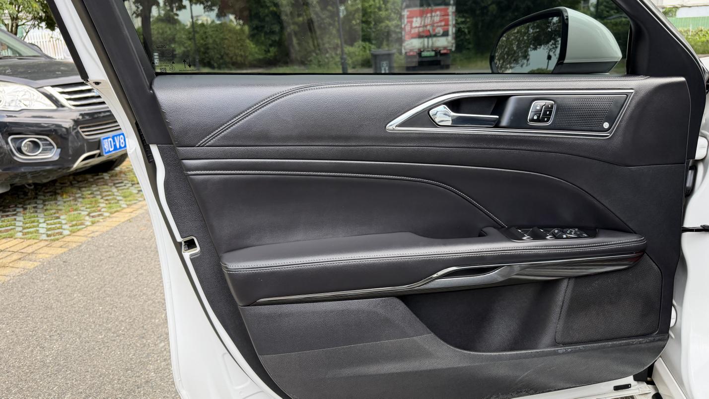 Ford Taurus 2019 thumb 8