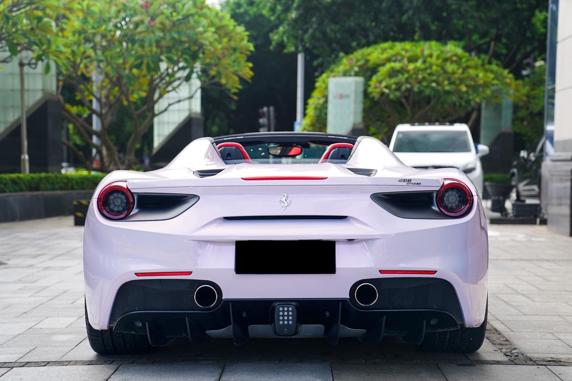 Ferrari 488 2015 thumb 2