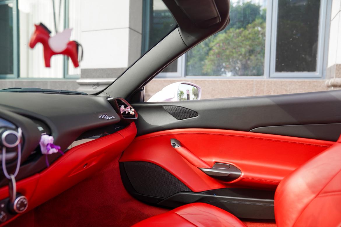 Ferrari 488 2015 thumb 4