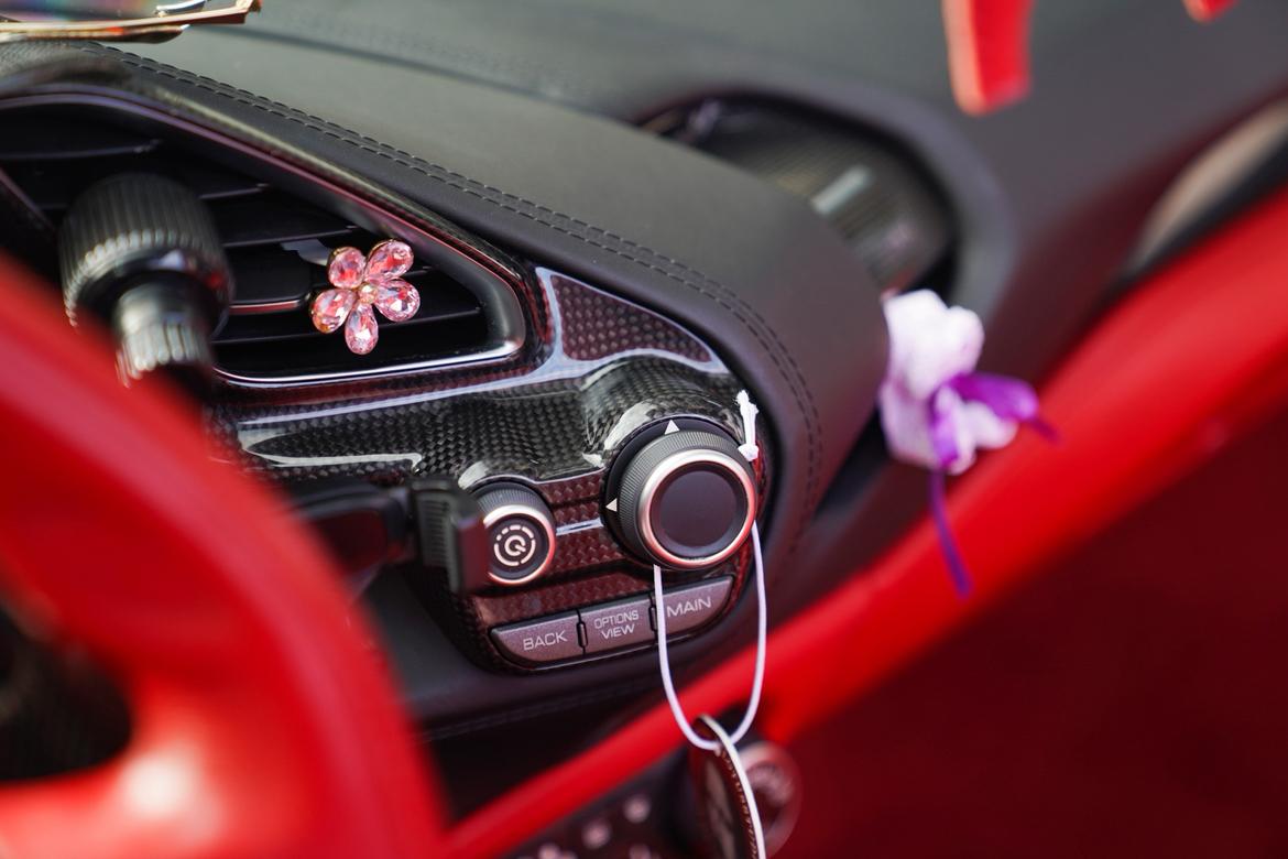 Ferrari 488 2015 thumb 5