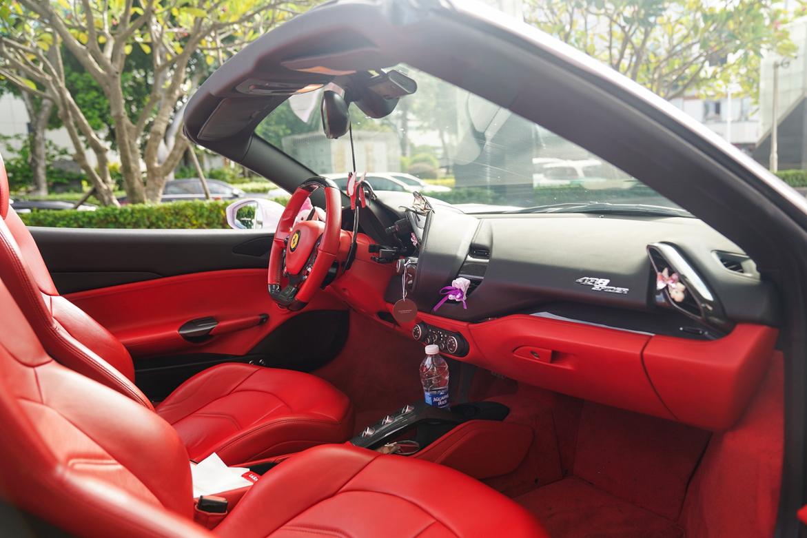 Ferrari 488 2015 thumb 9
