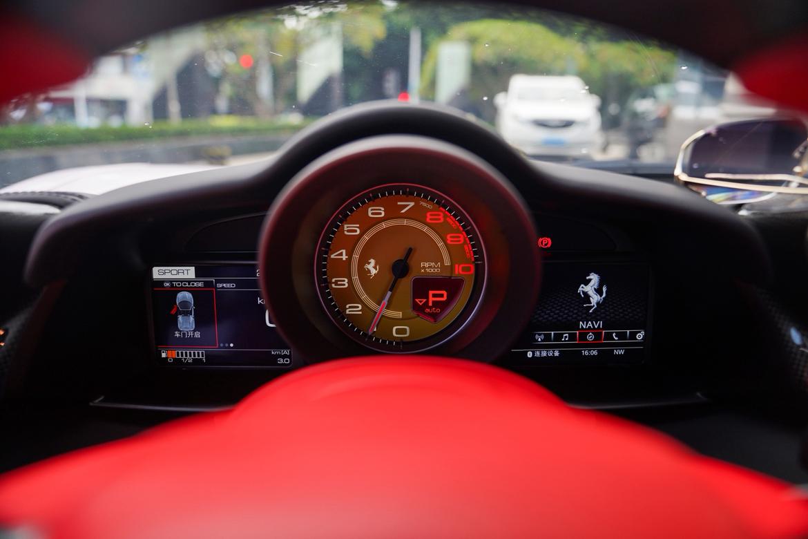 Ferrari 488 2015 thumb 10