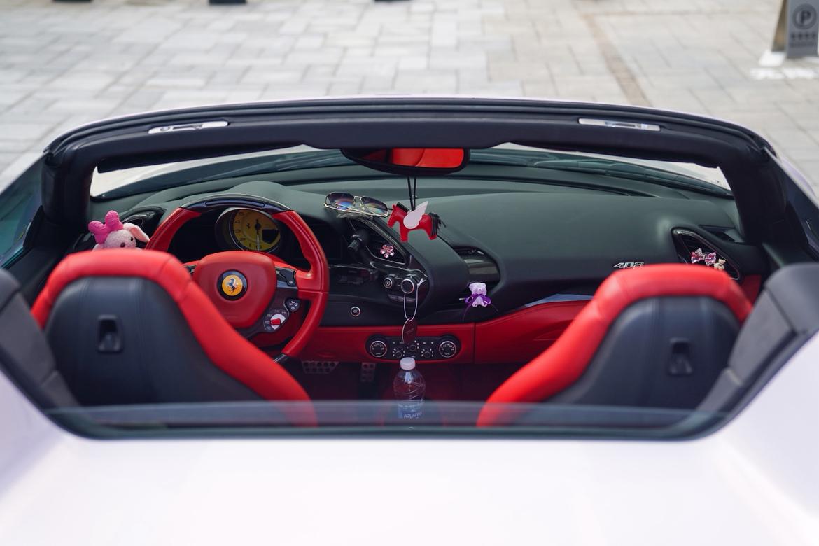 Ferrari 488 2015 thumb 12