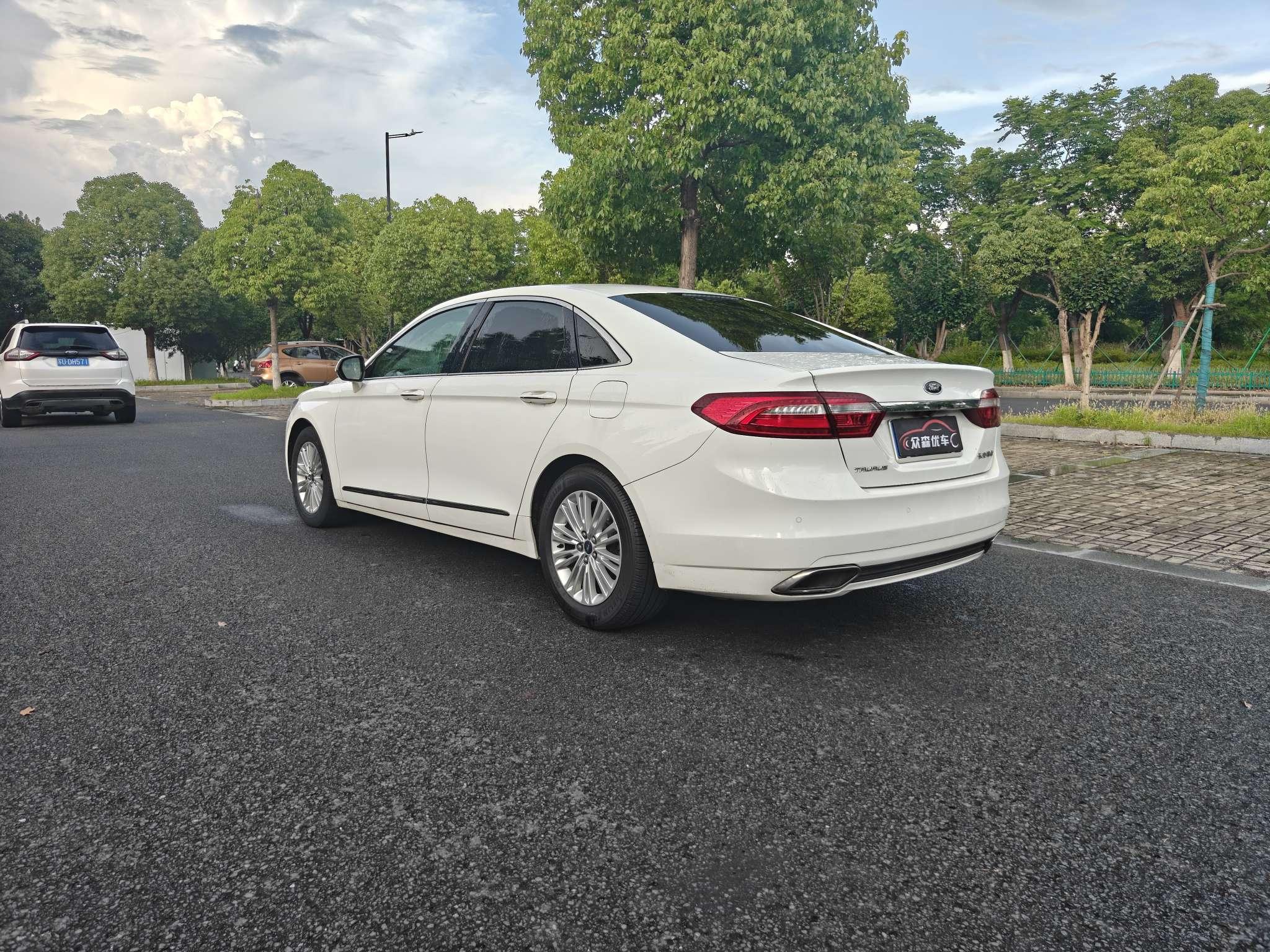 Ford Taurus 2015 thumb 2