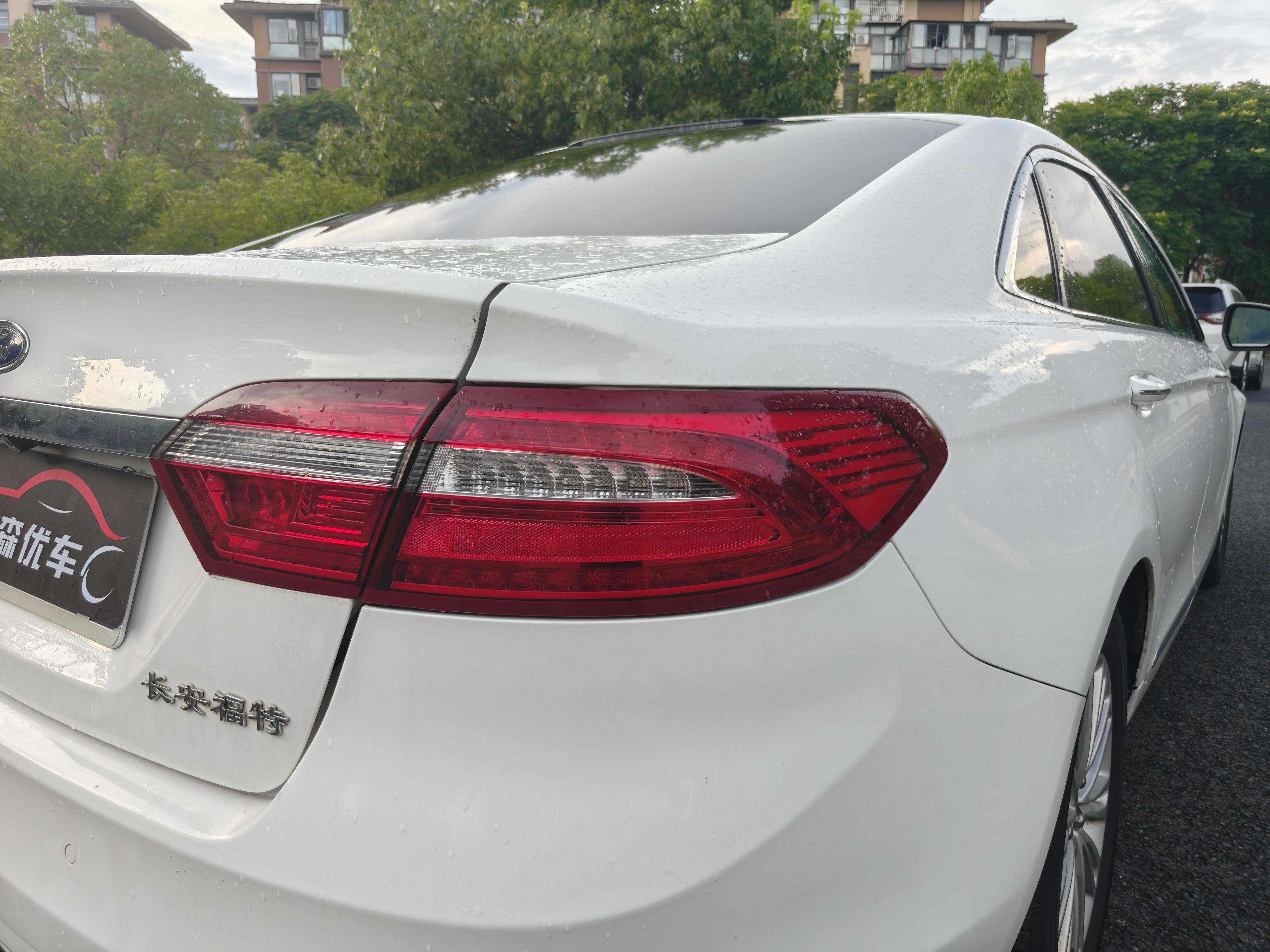 Ford Taurus 2015 thumb 10